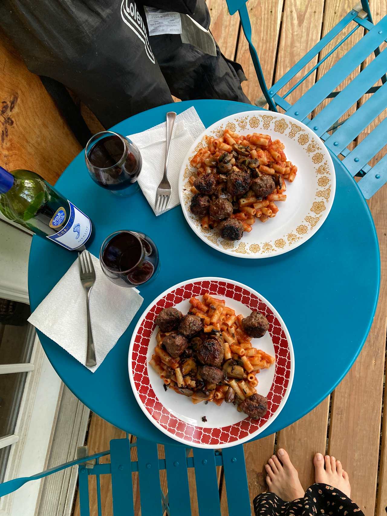 Pasta + meatballs cooked over the fire
