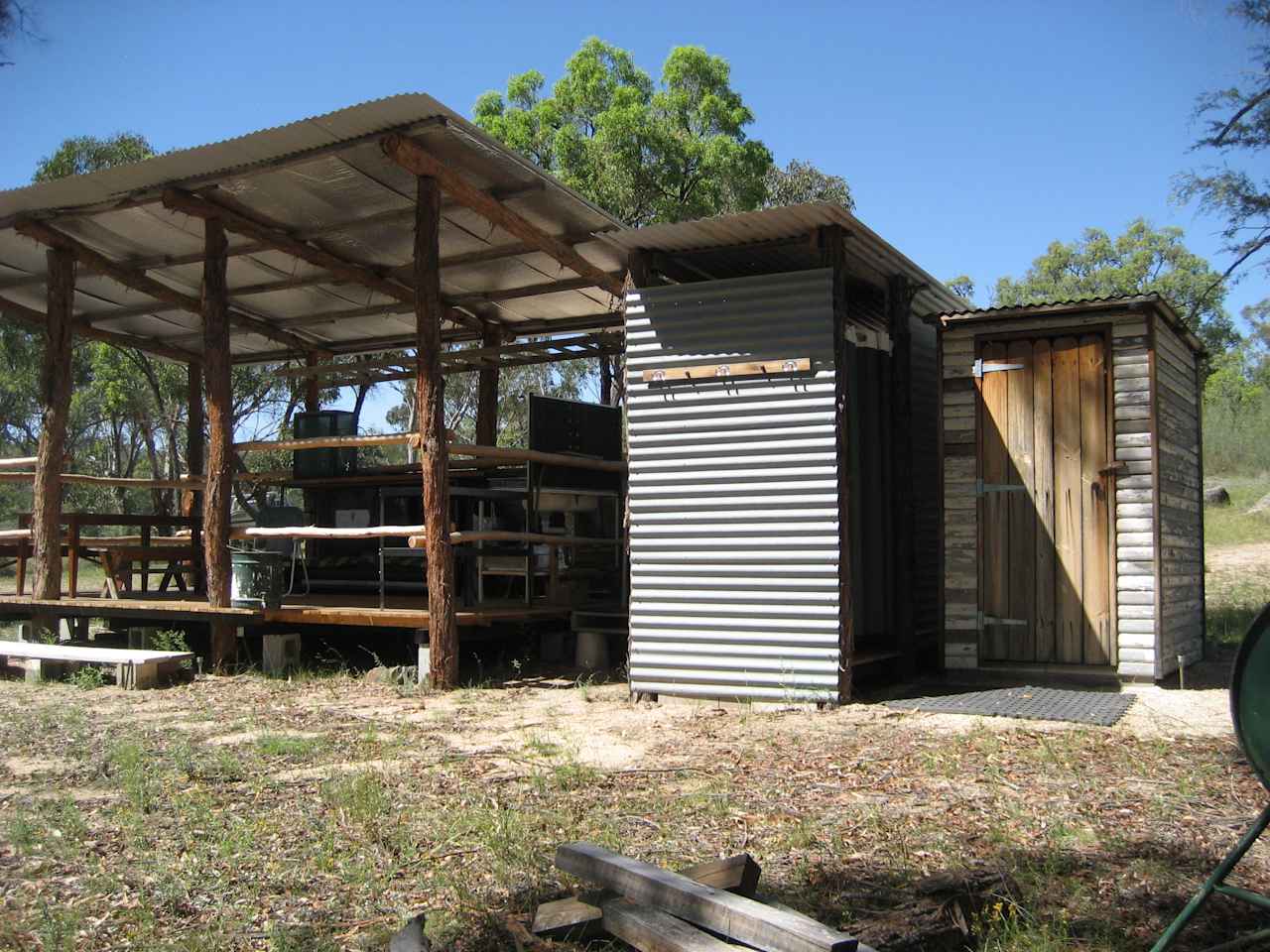 Camp kitchen, shower & toilet.