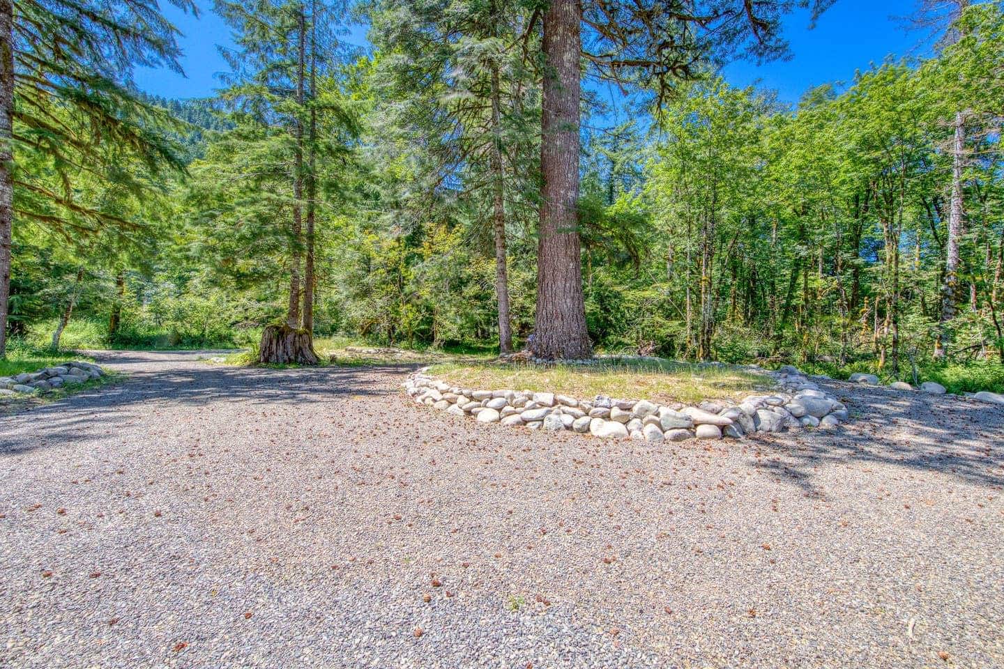 Big Tree Retreat Hipcamp in Welches, Oregon