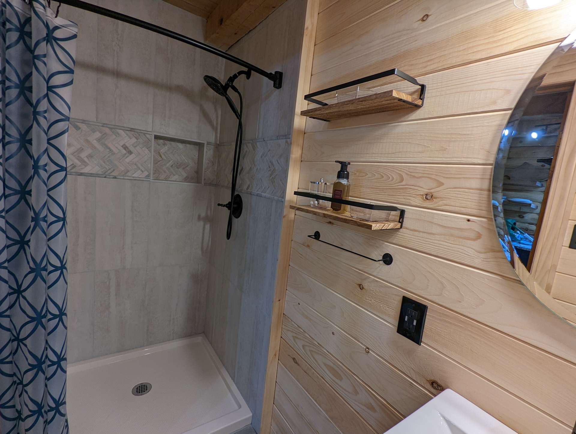 Cabin at Pond Eddy Hipcamp in Matamoras, Pennsylvania