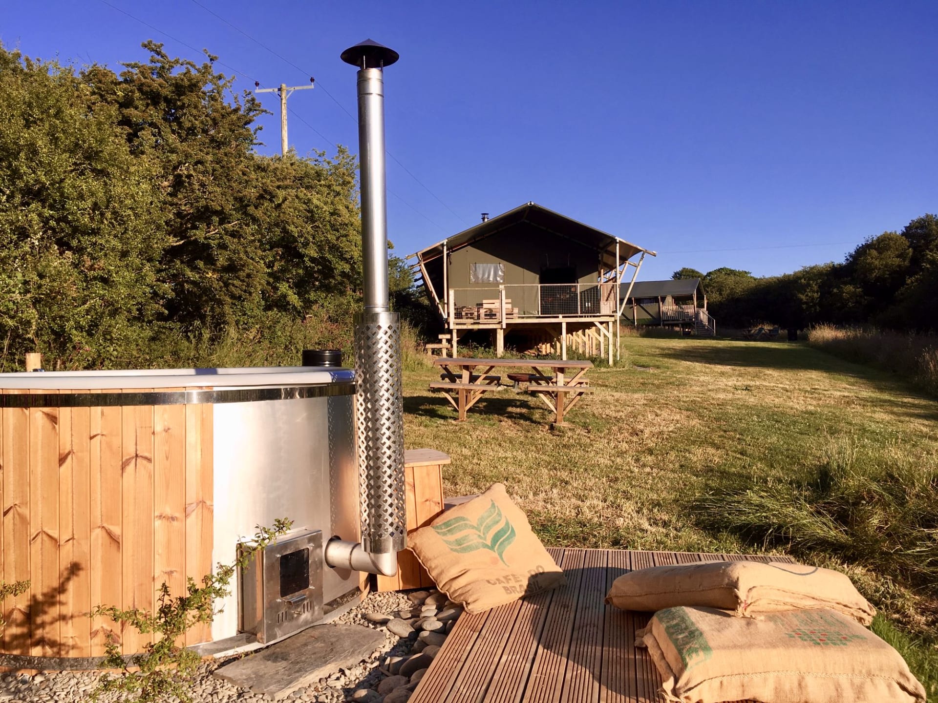 Otter Lodge with wood fired hot tub