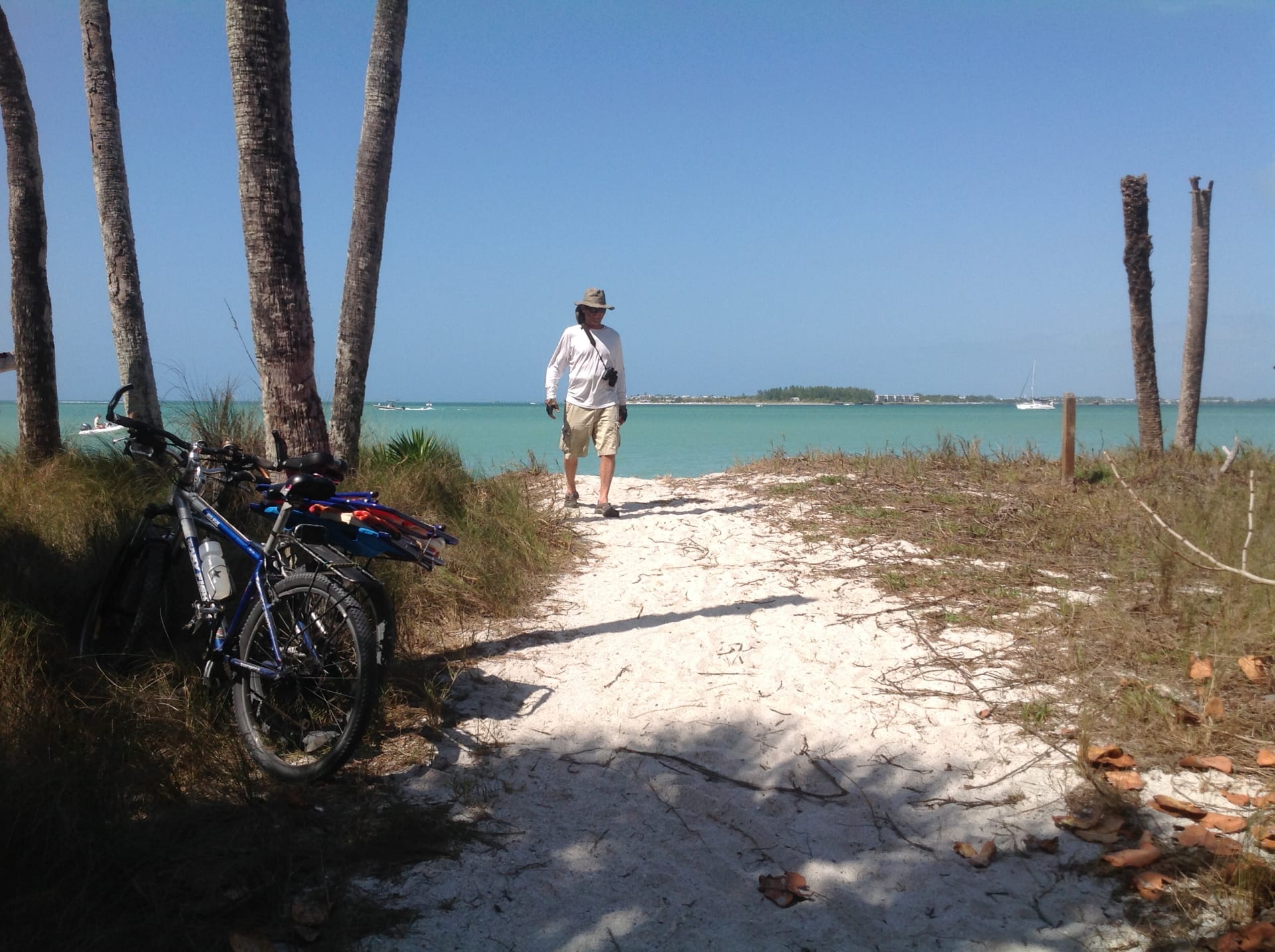 The secluded beaches on the north side of the island can be reached by bike. 