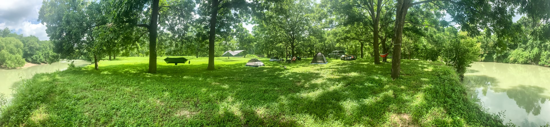 Panoramic view from the river's edge. This shows just how spacious the campsite is and how it's surrounded by the river.