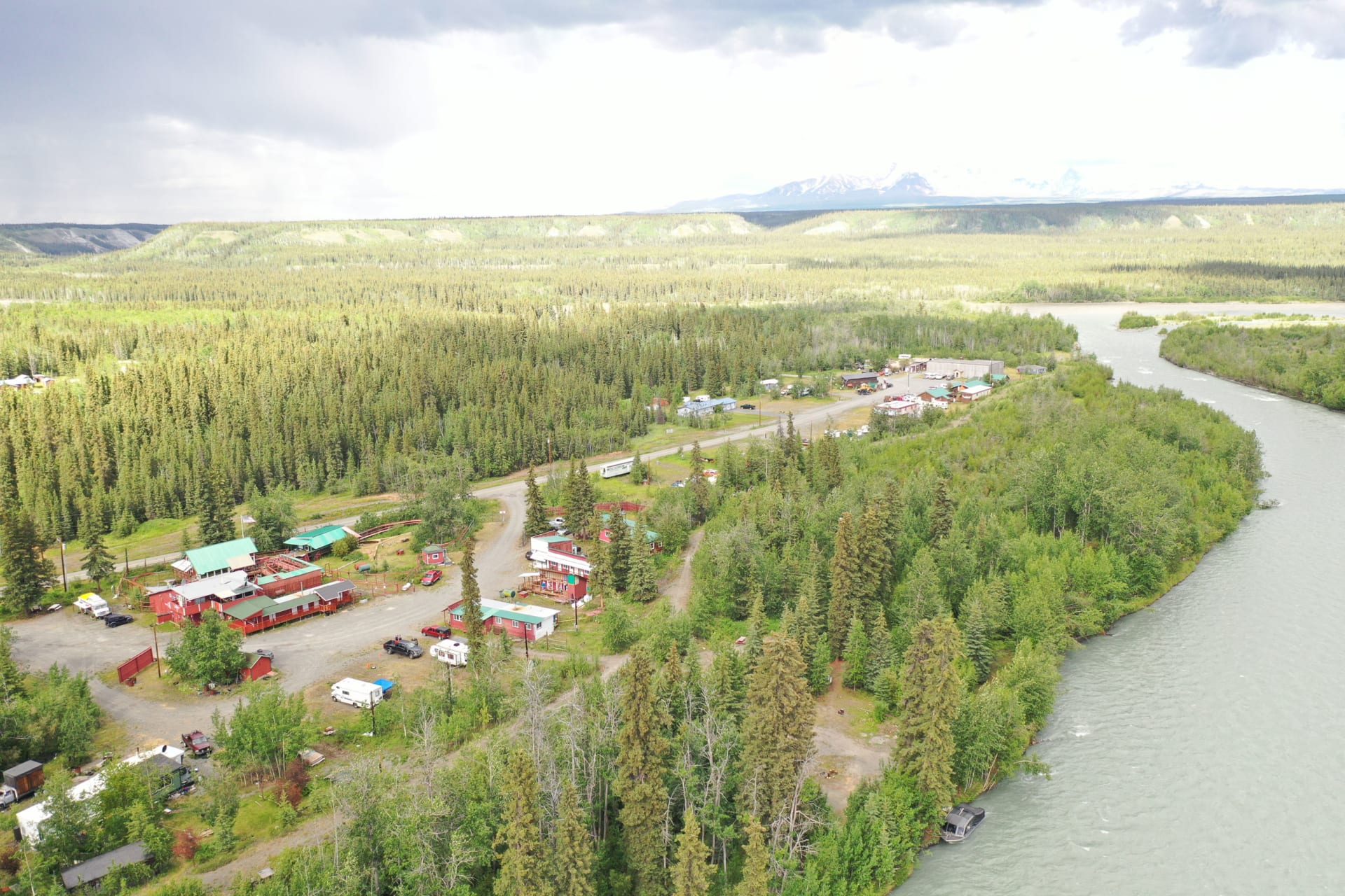 Aerial view of Uncle Nic's on the Klutina. Here you have another view of the tour boat seen in previous pix, as well as much of the camping & lodging property. Klutina confluence with Copper River in the distance. 