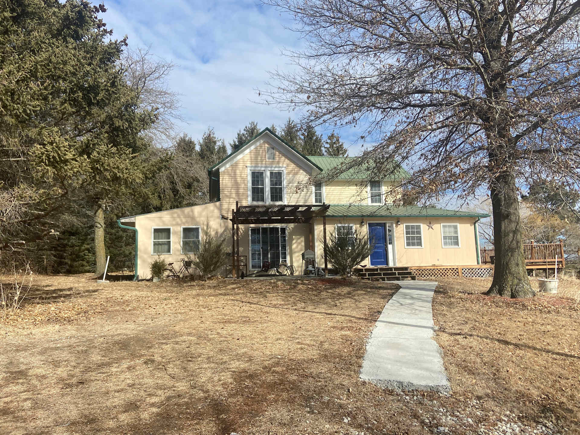 Front of cottage.