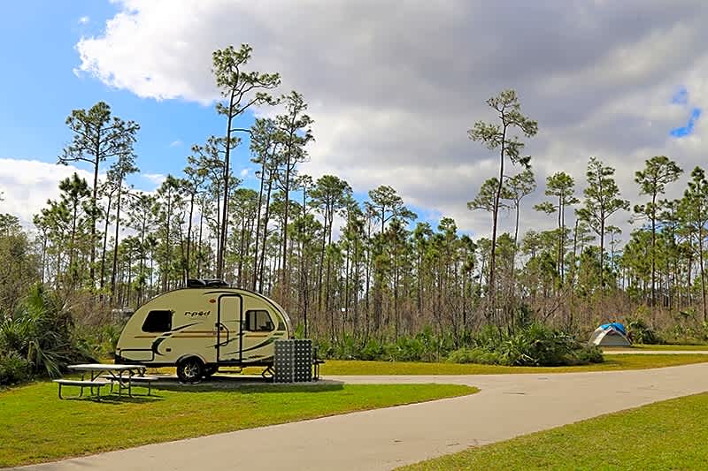 dachzelt campingplatz Van-Haltestelle Camping Anhnger mit Dachzelt  VAN-HALTESTELLE