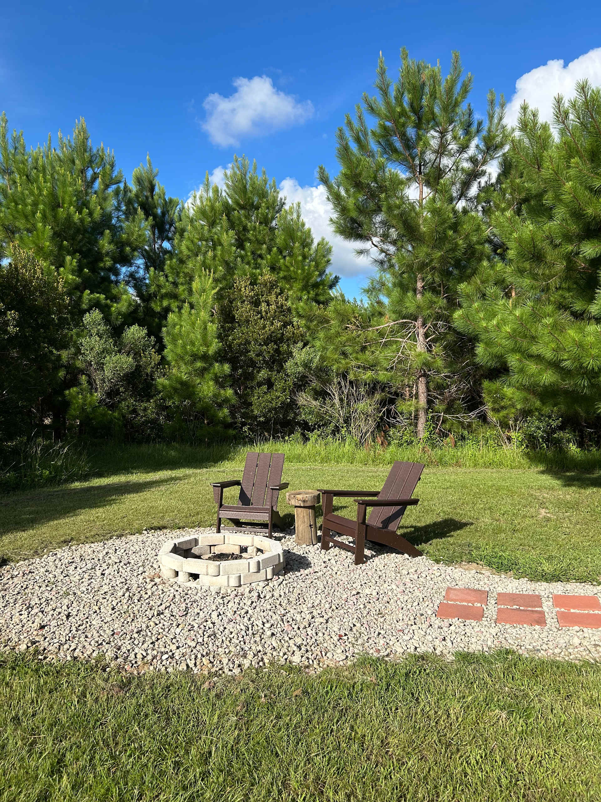 Nice fire pit with chairs 