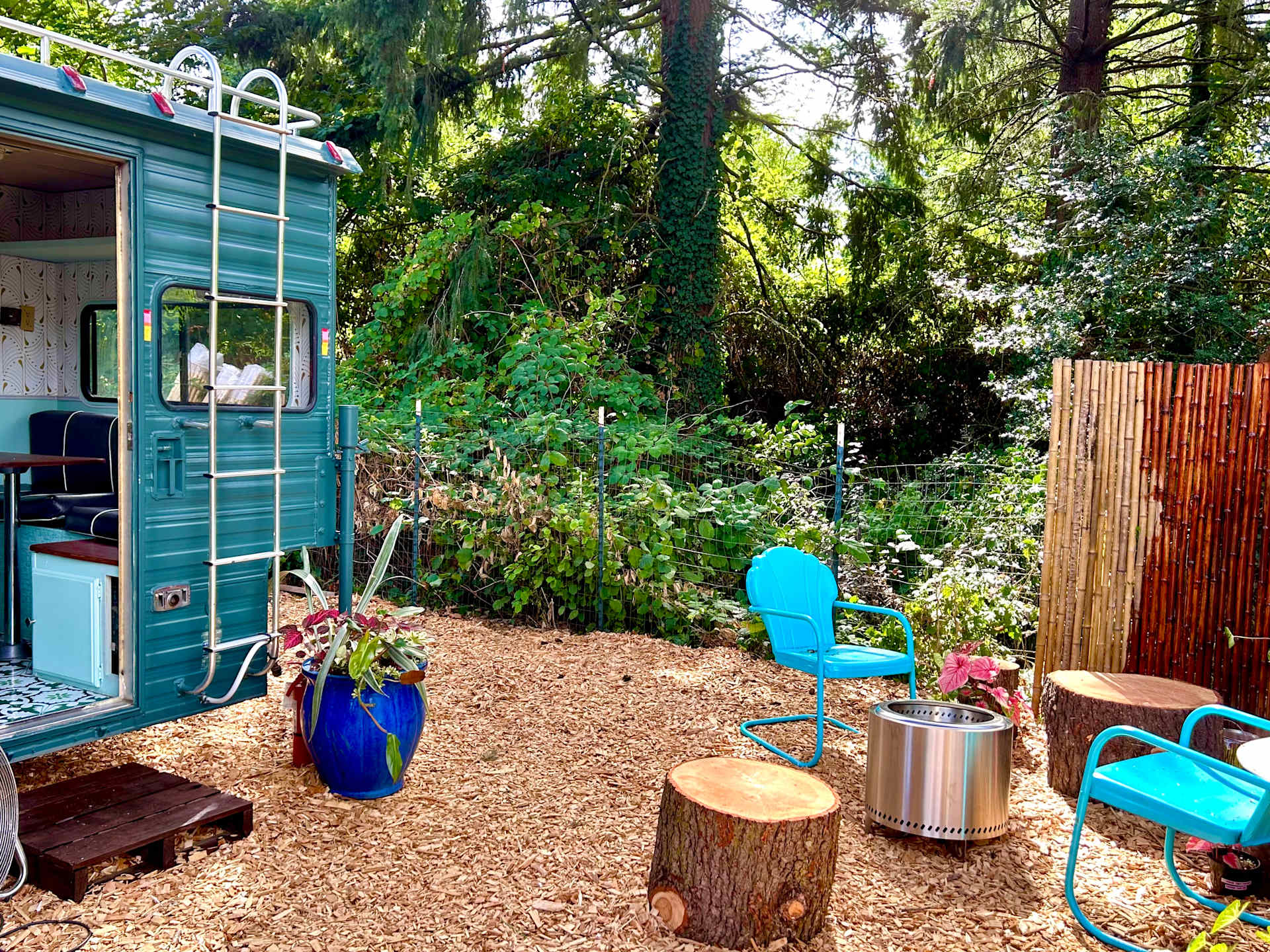 Peaceful Urban Glamping - Photo 3