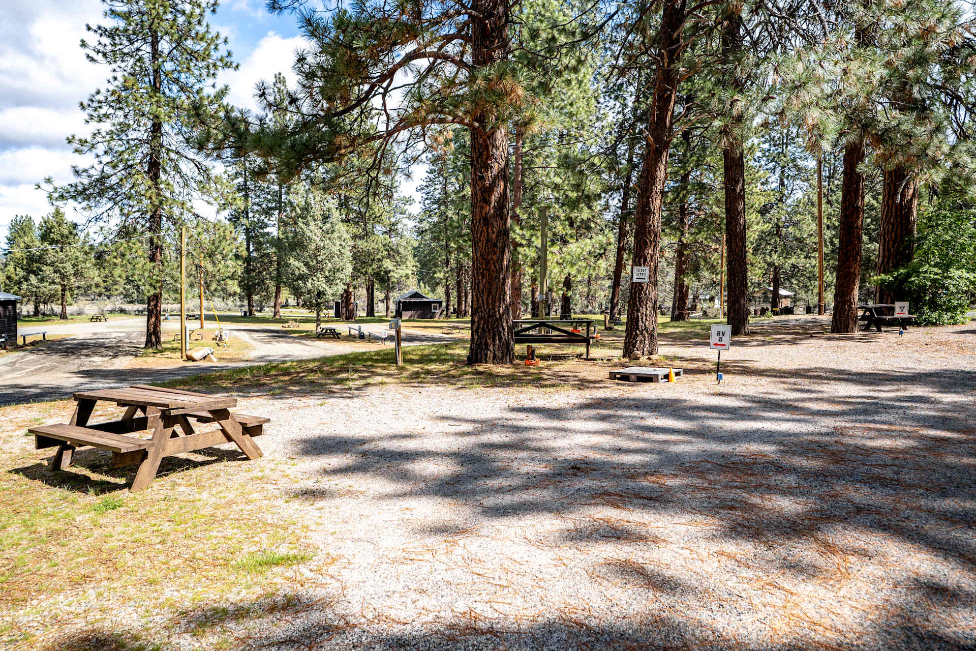 Hawk's Nest RV & Cabin Park