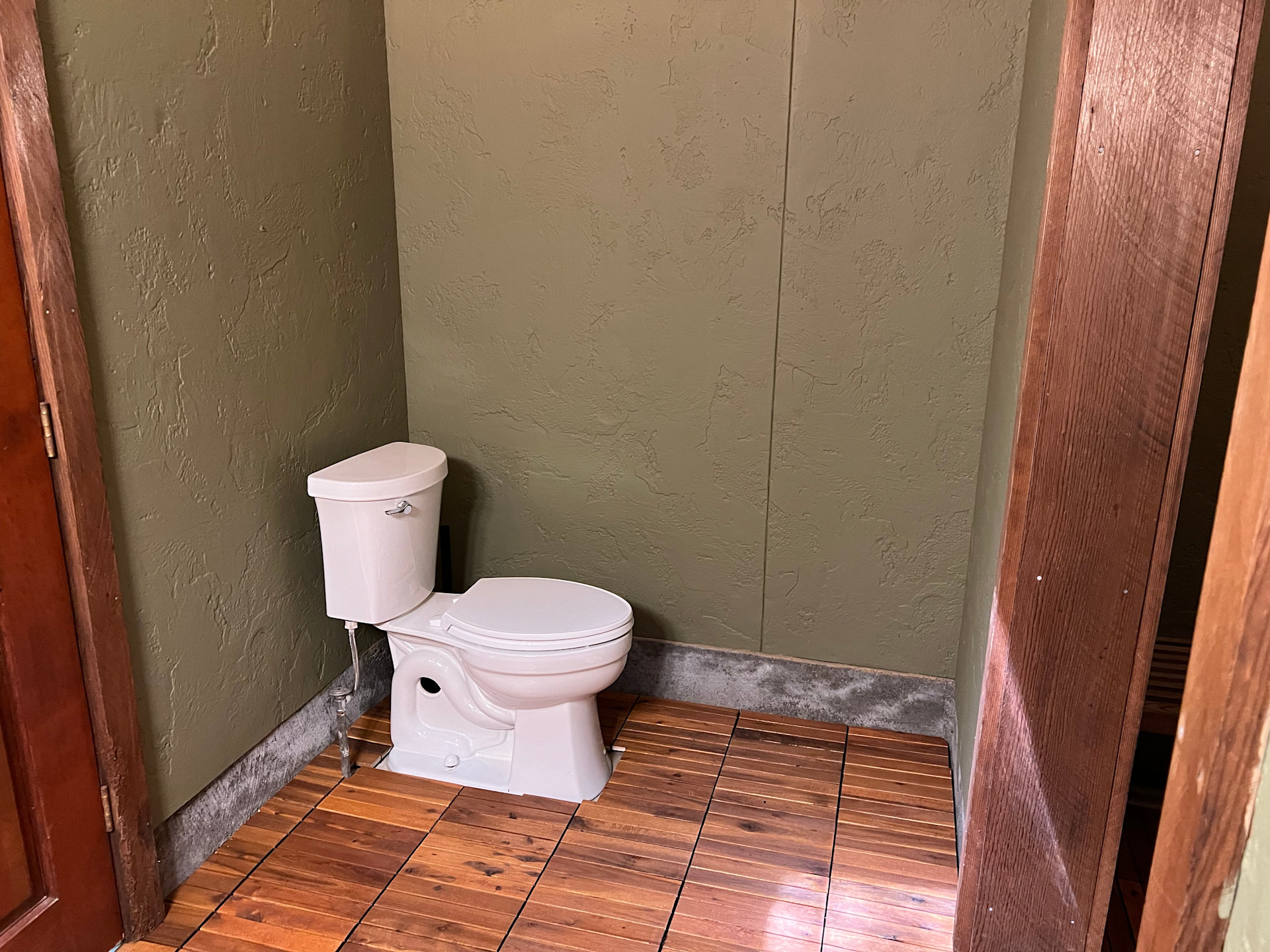 Flush toilet on septic