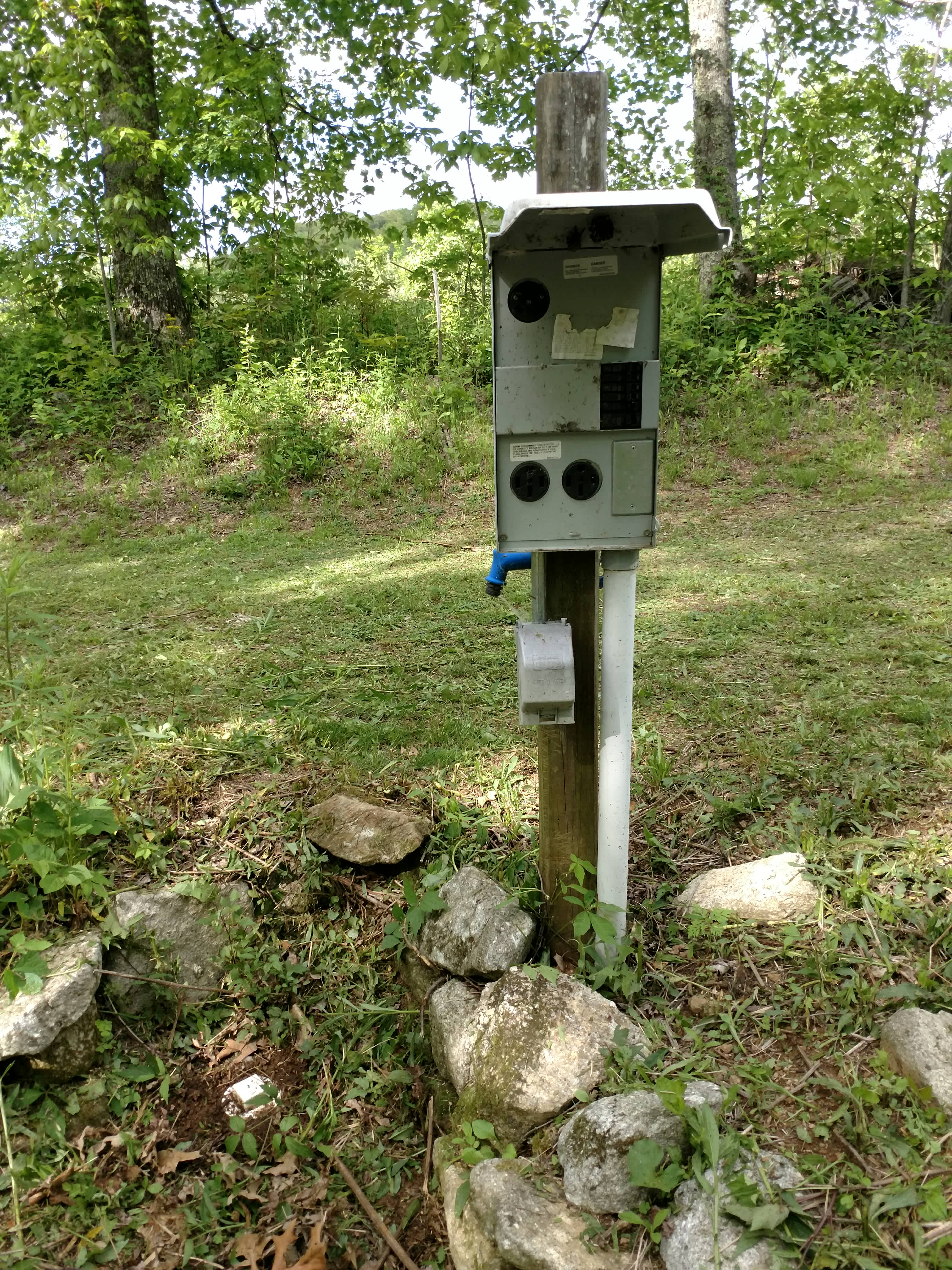 Power: one 120vac 20 amp duplex outlet, one 120vac 30 amp 3 prong outlet, two 240vac 50 amp 4 prong outlet. All seasons water and sewer.