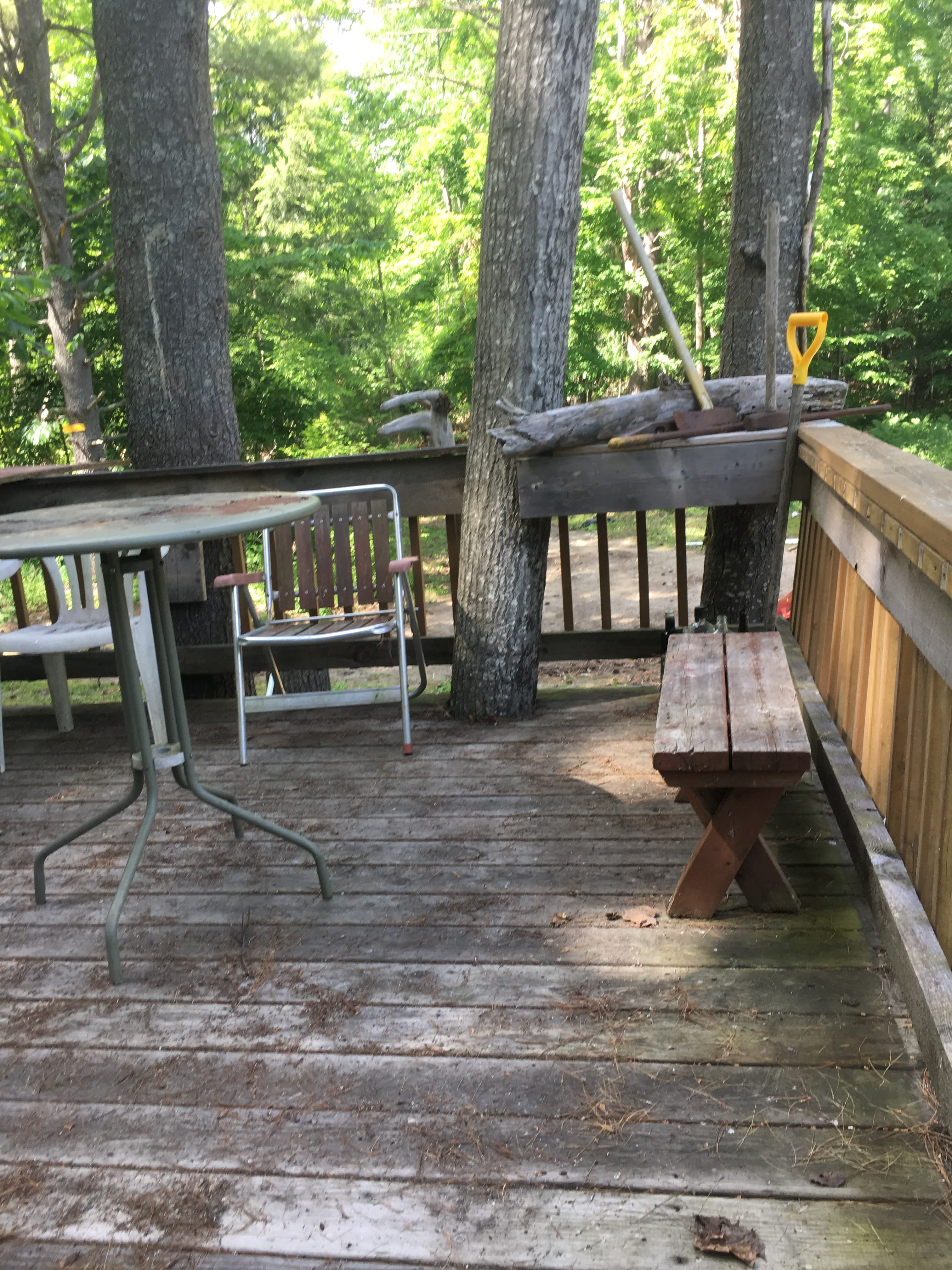Have your coffee or lunch on the treehouse deck.