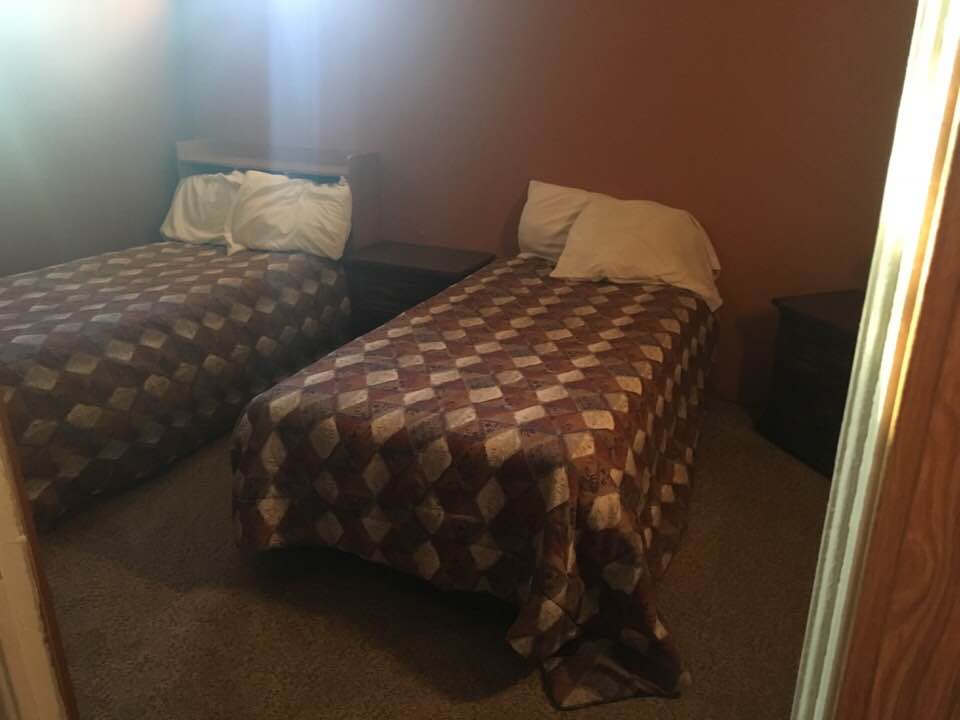 4 TWIN BEDS 2 BED ROOMS