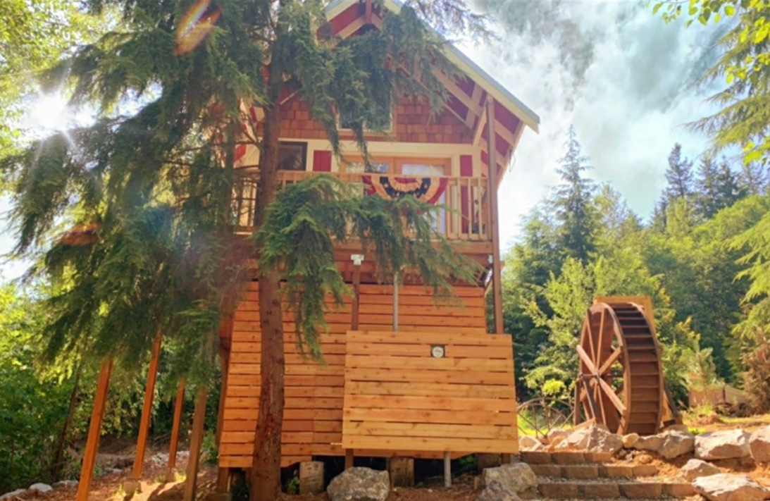 Treehouse Place at Deer Ridge!
