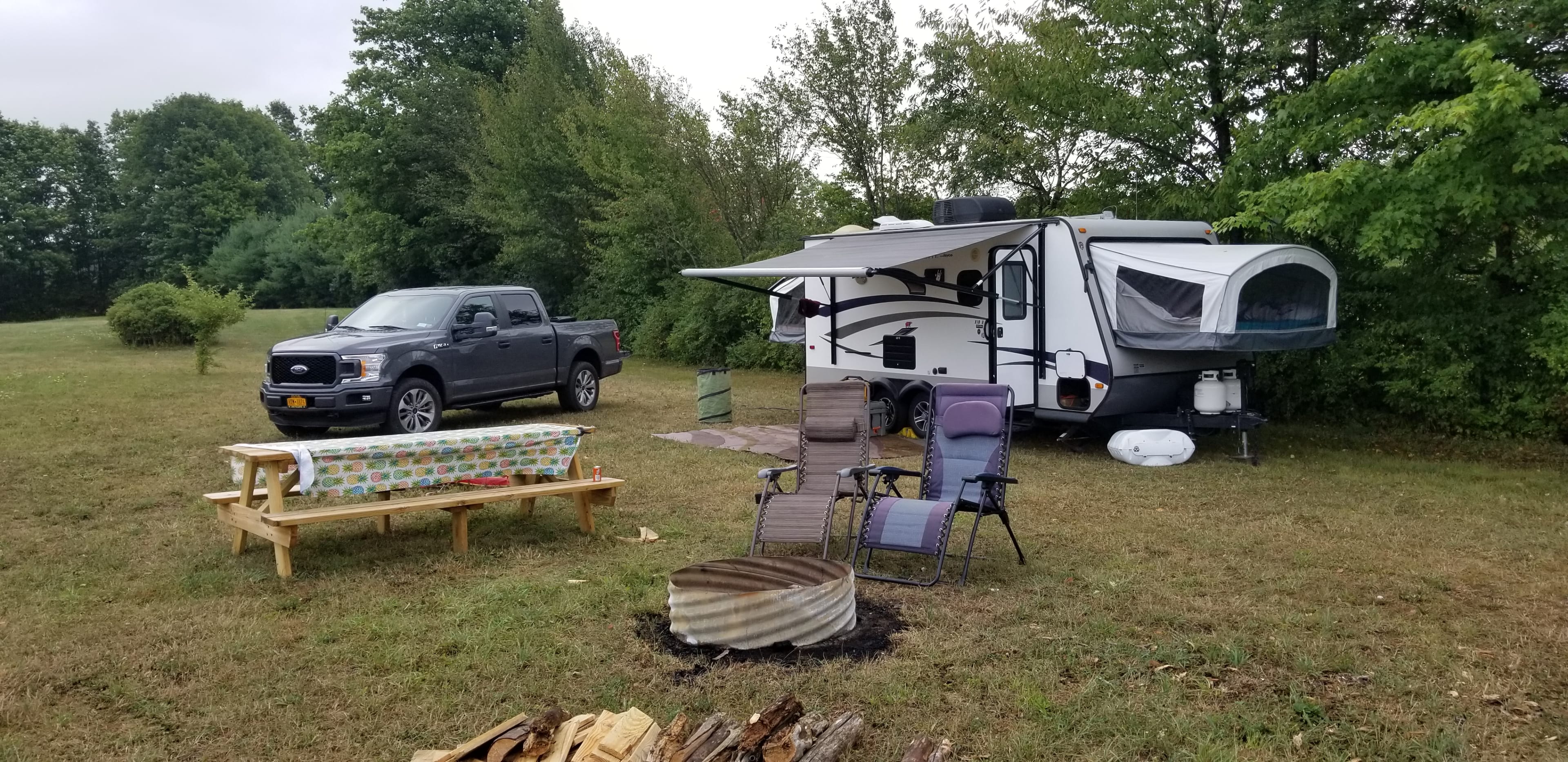 RV Charming Camping