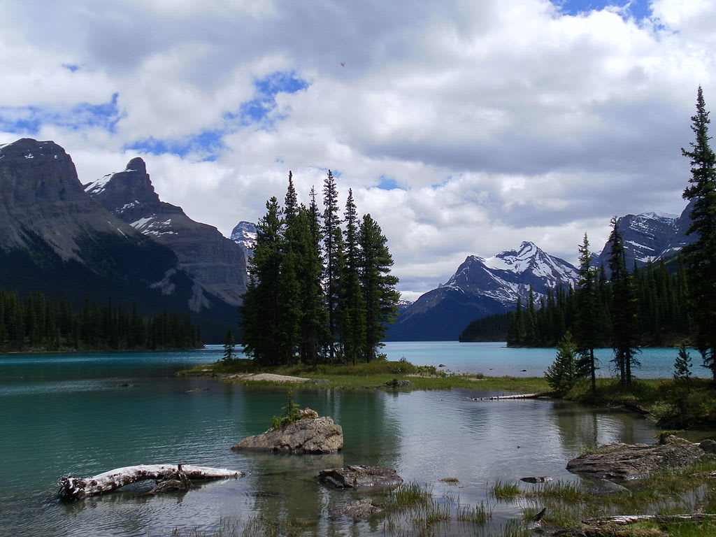Maligne Lake Chalet and Guest House National Historic Site