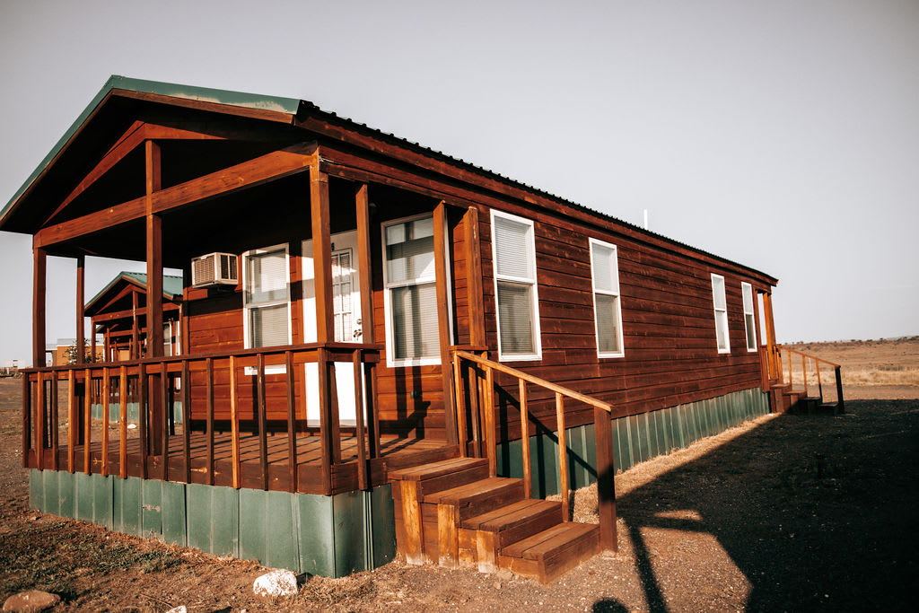 Duplex cabin: One guest room faces east, the other guest room faces west. (When you book a room, you rent one half of the building.)