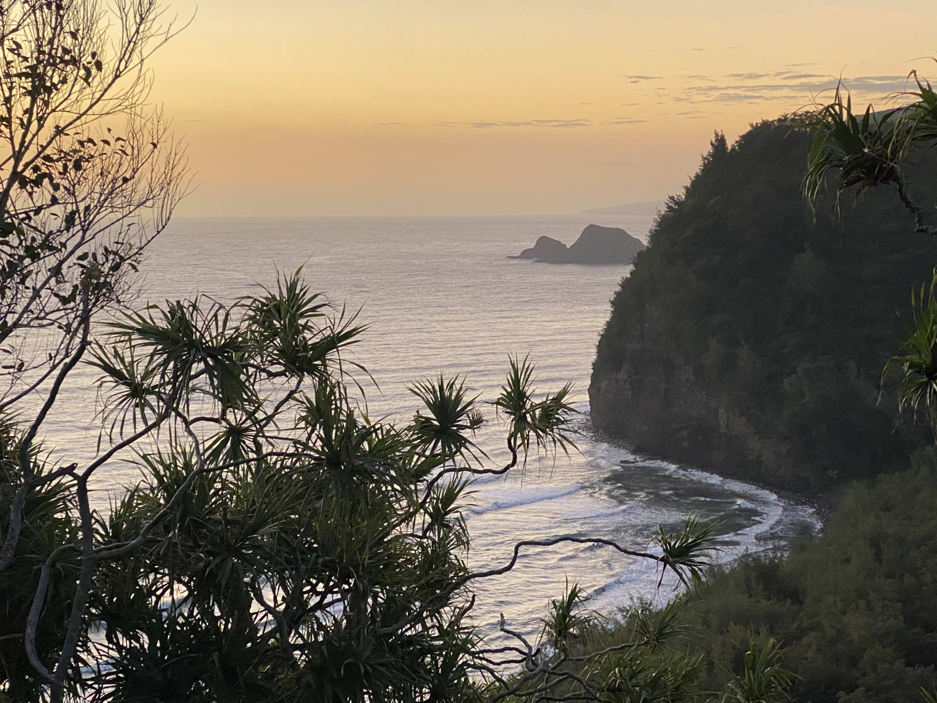 Sunrise at the very close Pololu Valley