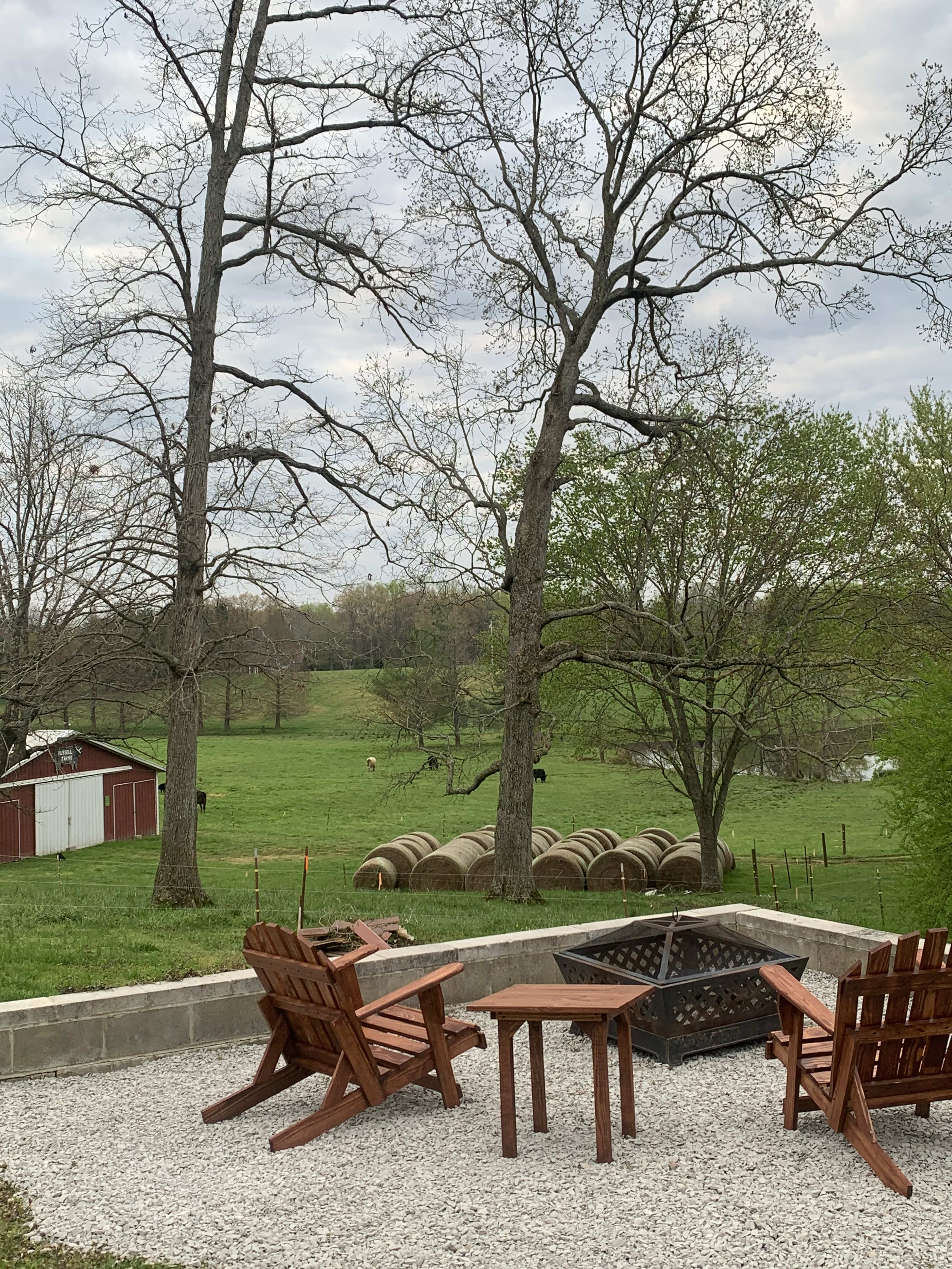 Enjoy the Fire flies or a morning cup of coffee overlooking beautiful farm land a Burgess Falls road