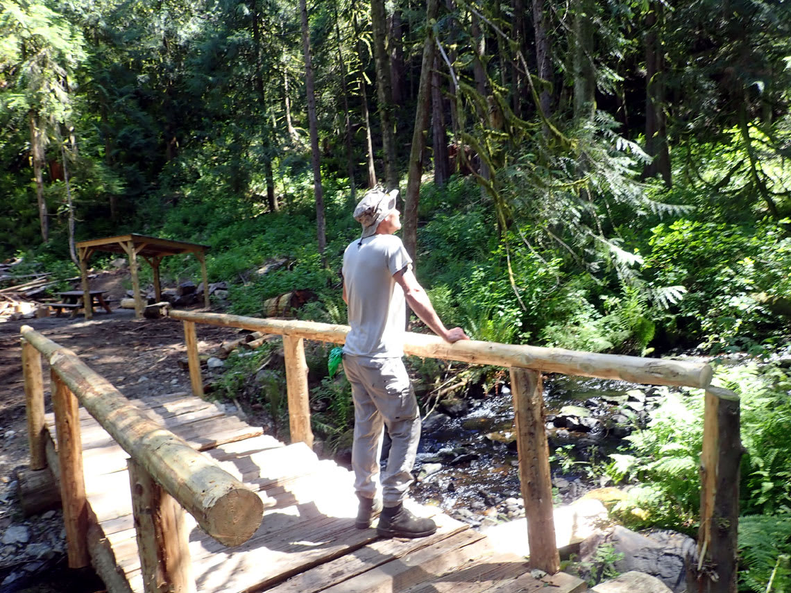 New footbridge leads to shelter and firecircle