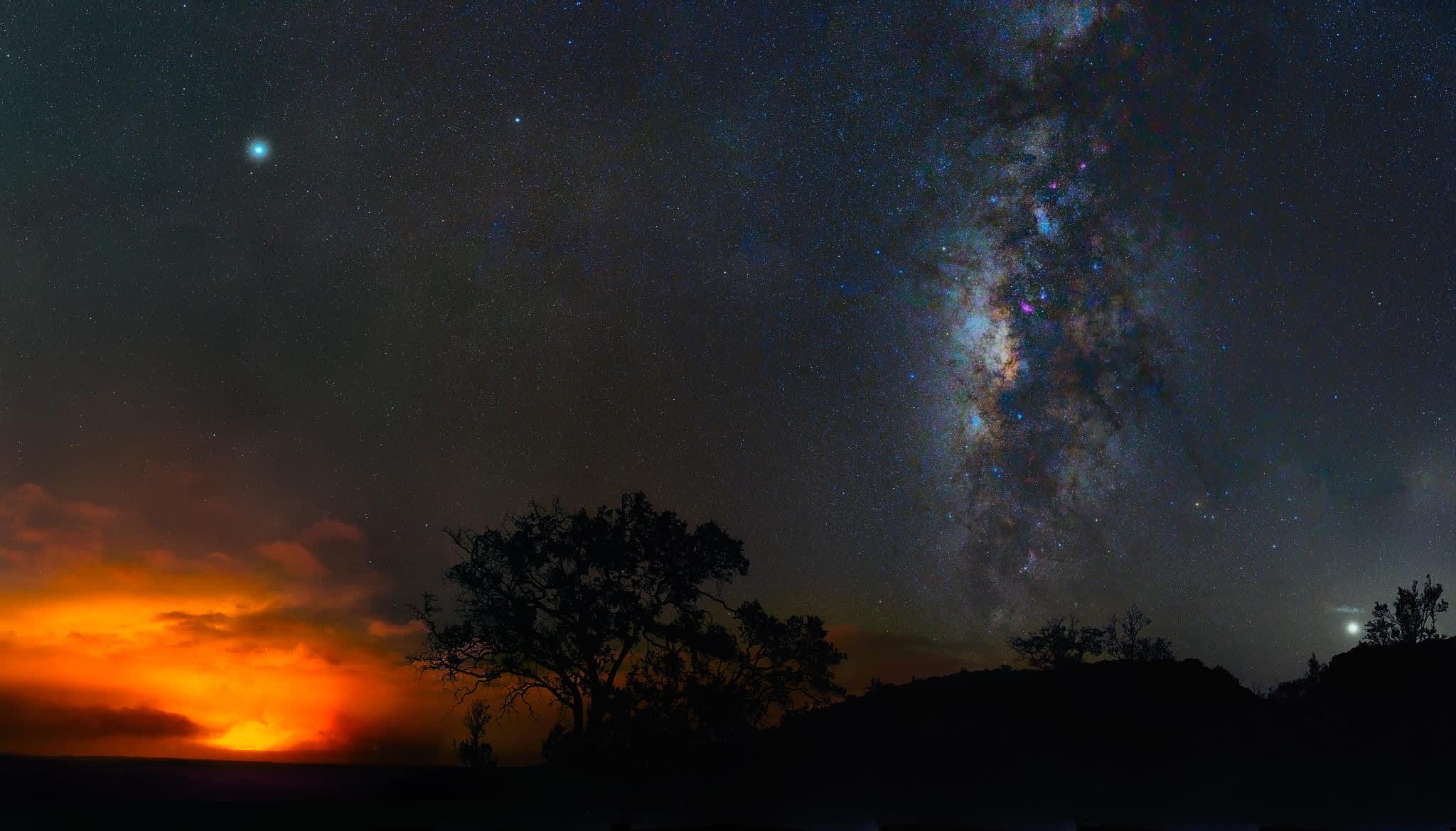 Glow from the recent eruption 🌋 night sky