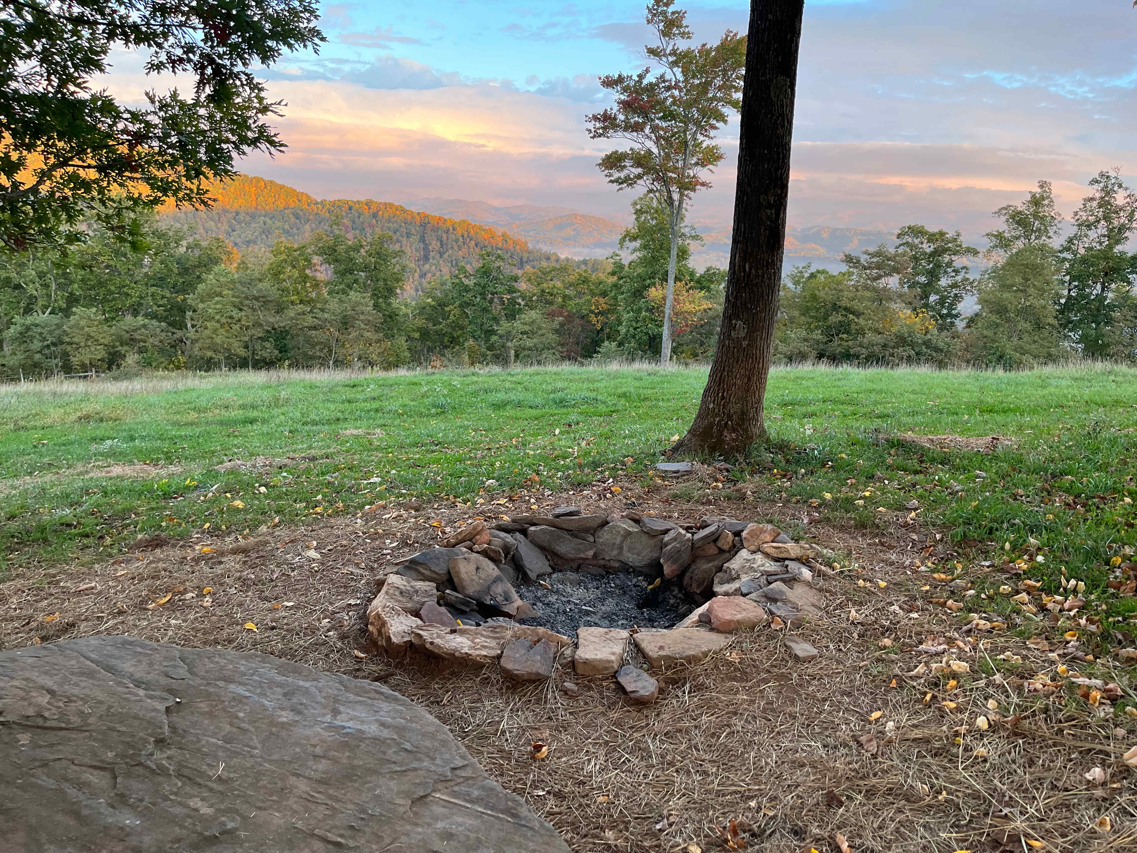 Great big fire pit. “Nights worth” of firewood is very generous and lasted us two nights