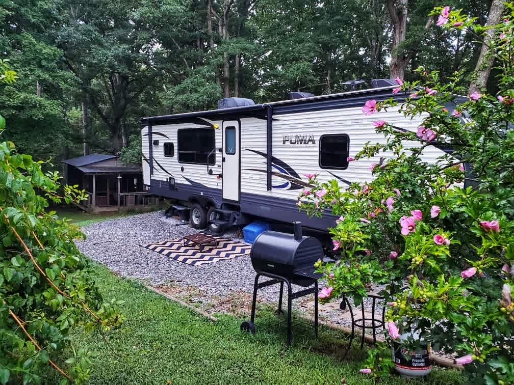 Campsite and screen house 