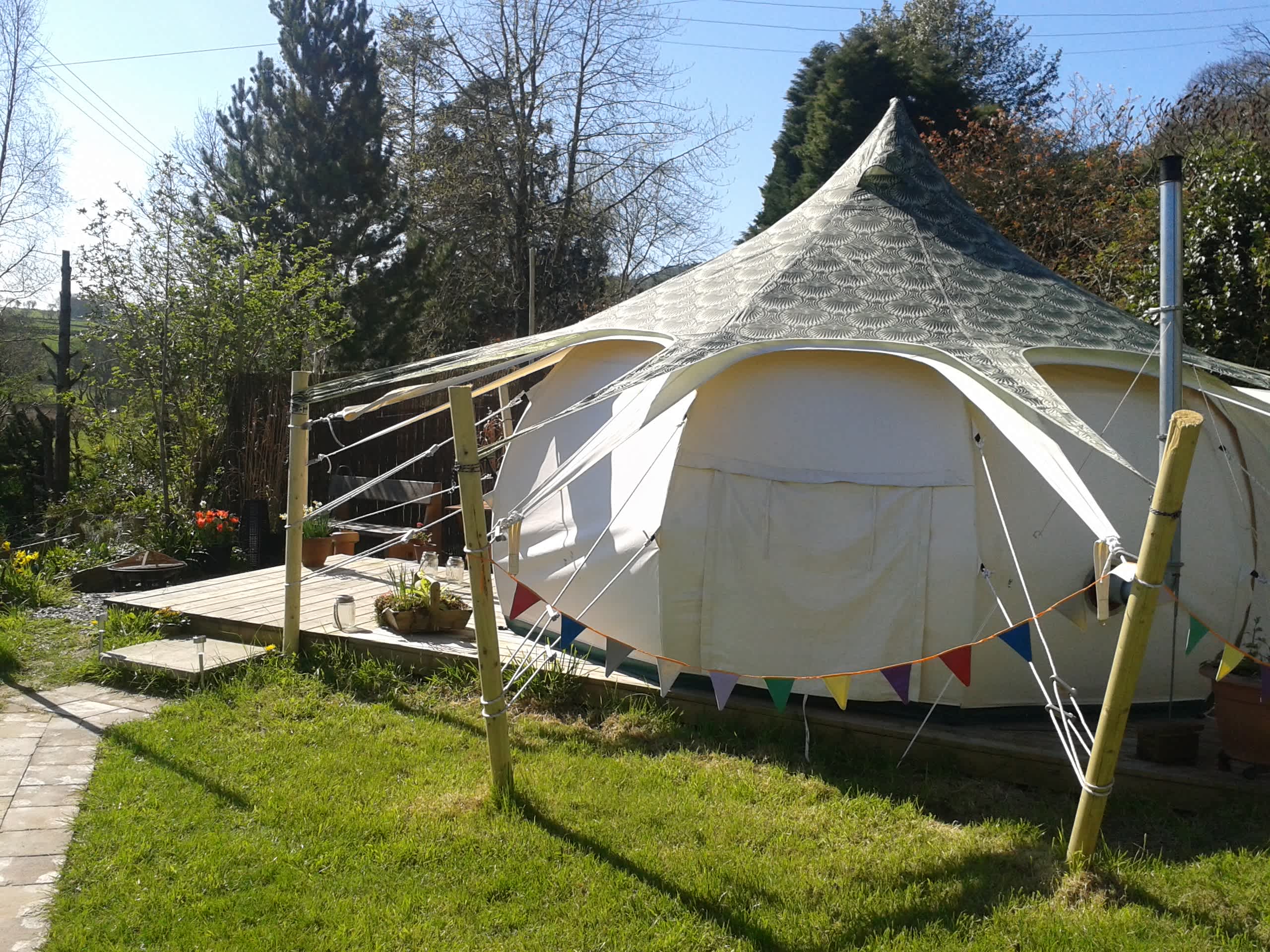 Aberystwyth Glamping with Hot Tub!