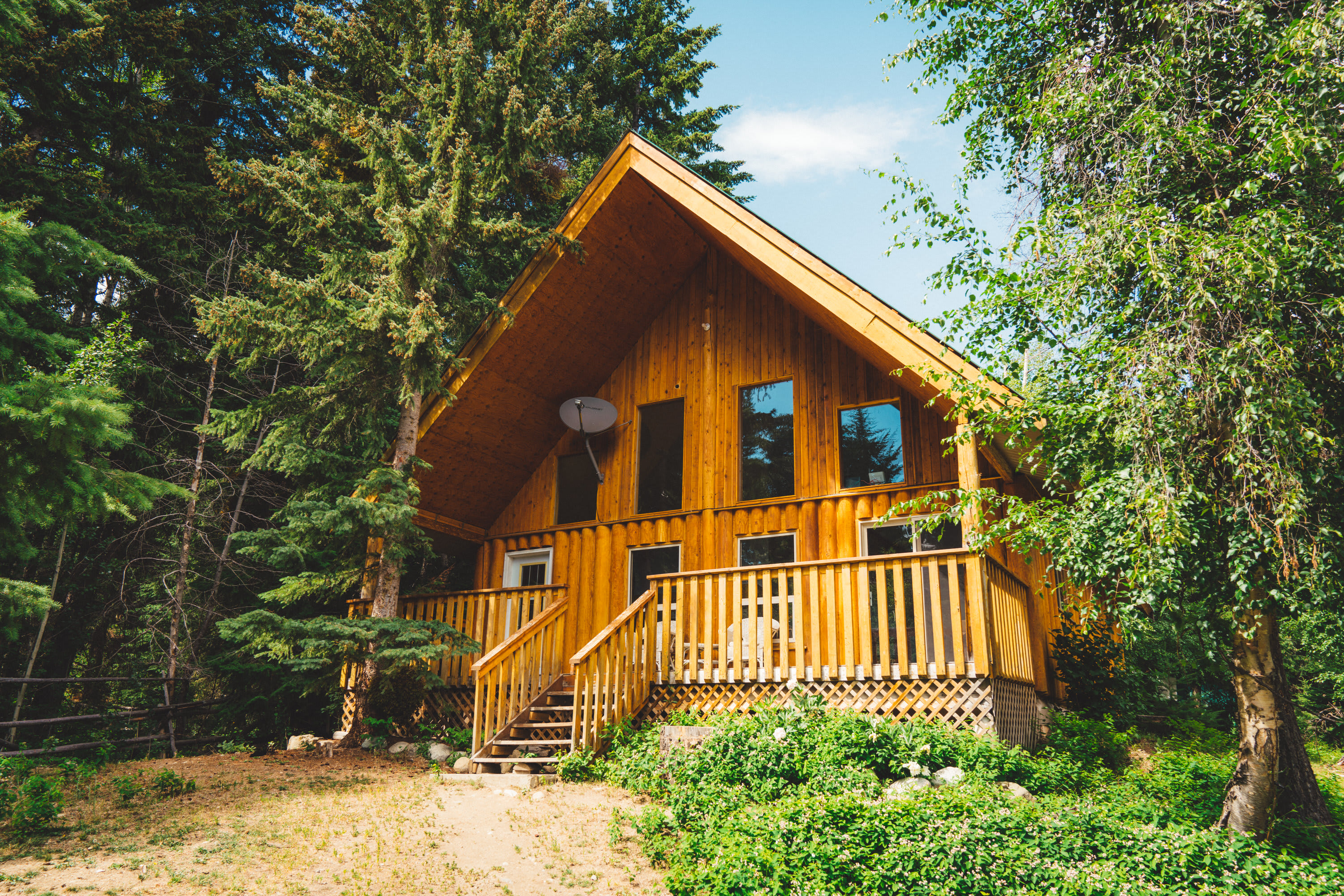 Log Cabins / Camping in Gold Bridge