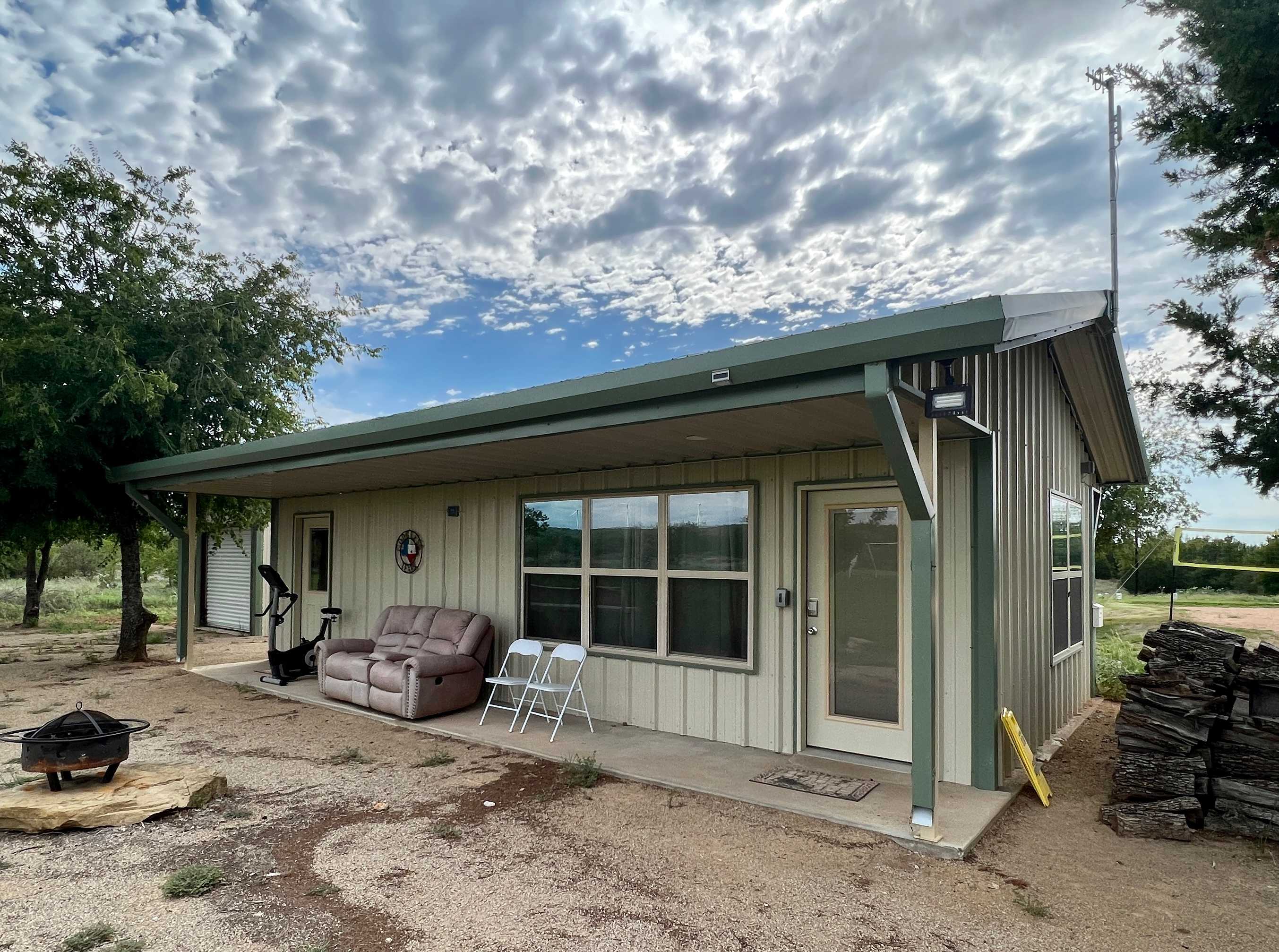 Lake Godstone™ Lodging and Camping