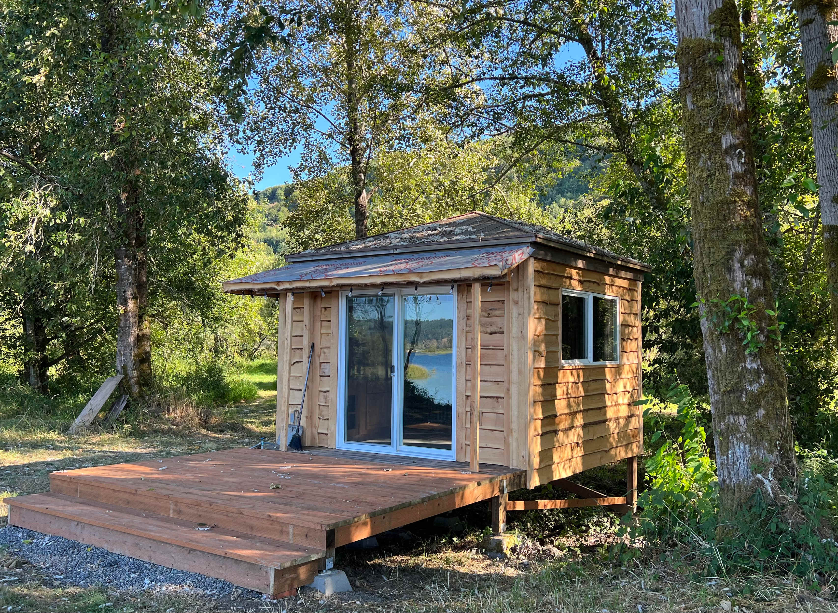“Flederhaus” the 12’x12’ sleeping quarters is on the Columbia River and has easy access.