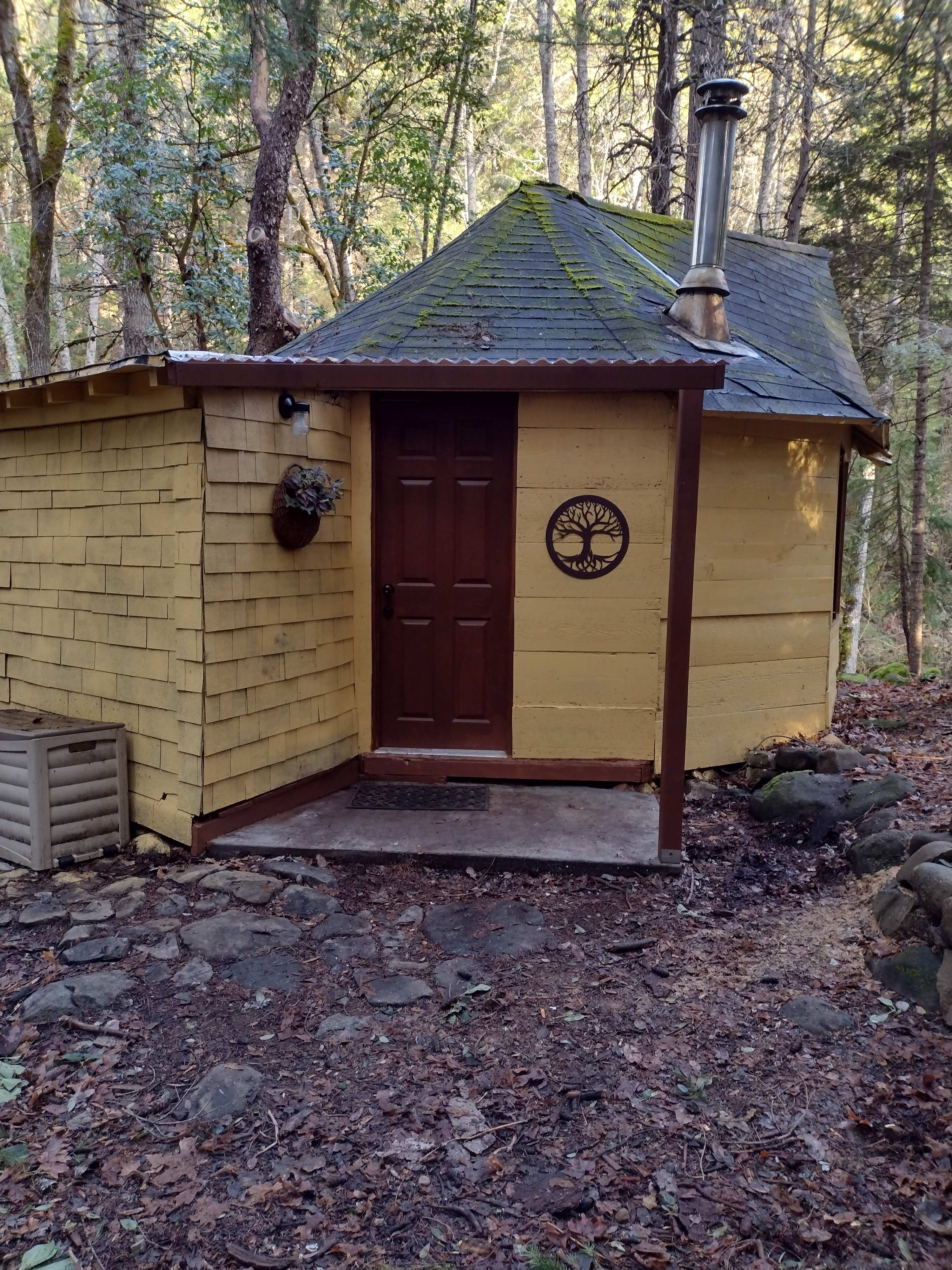 Creekside Cabin in Williams, OR