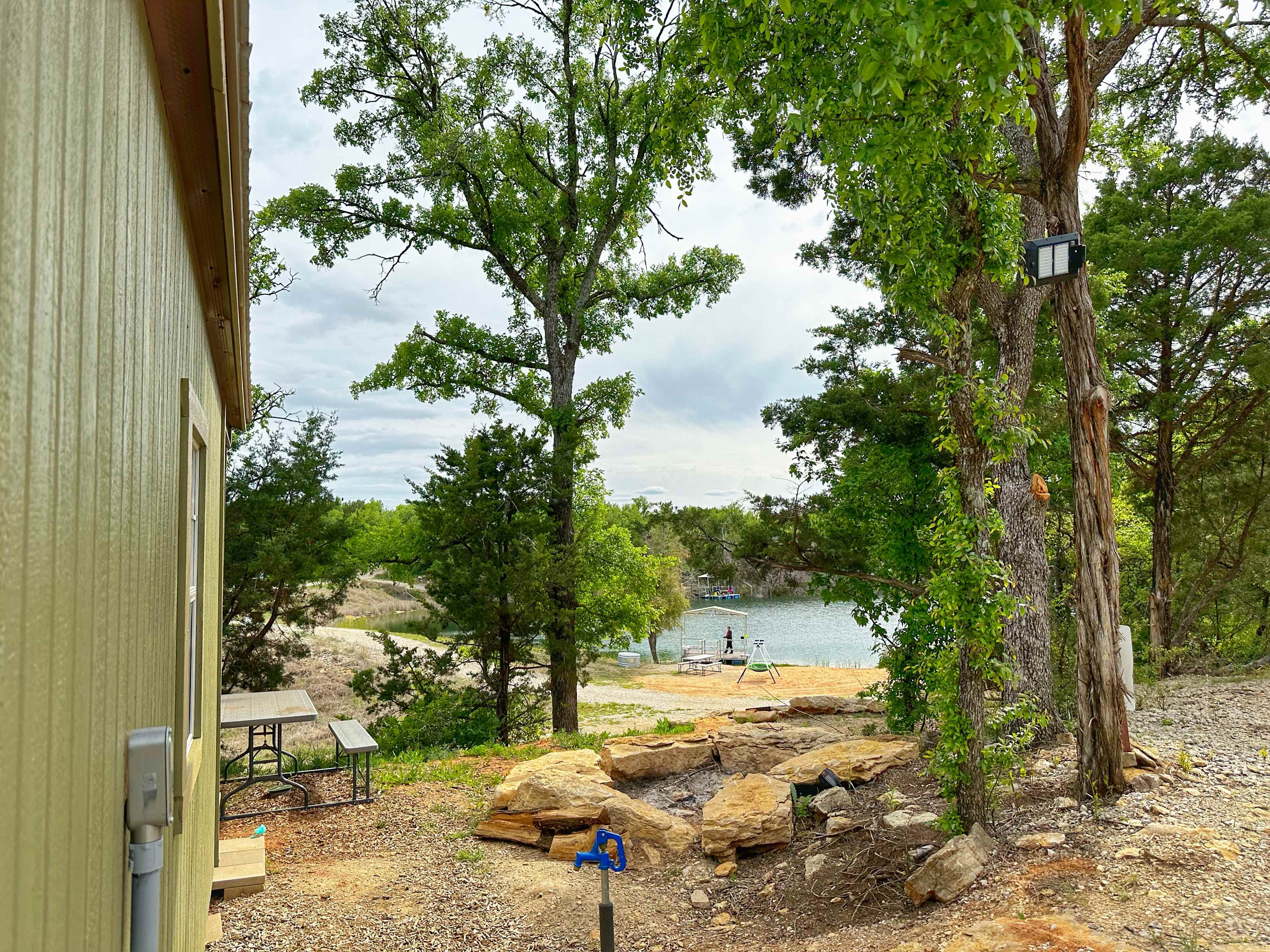Lake Godstone™ Lodging and Camping