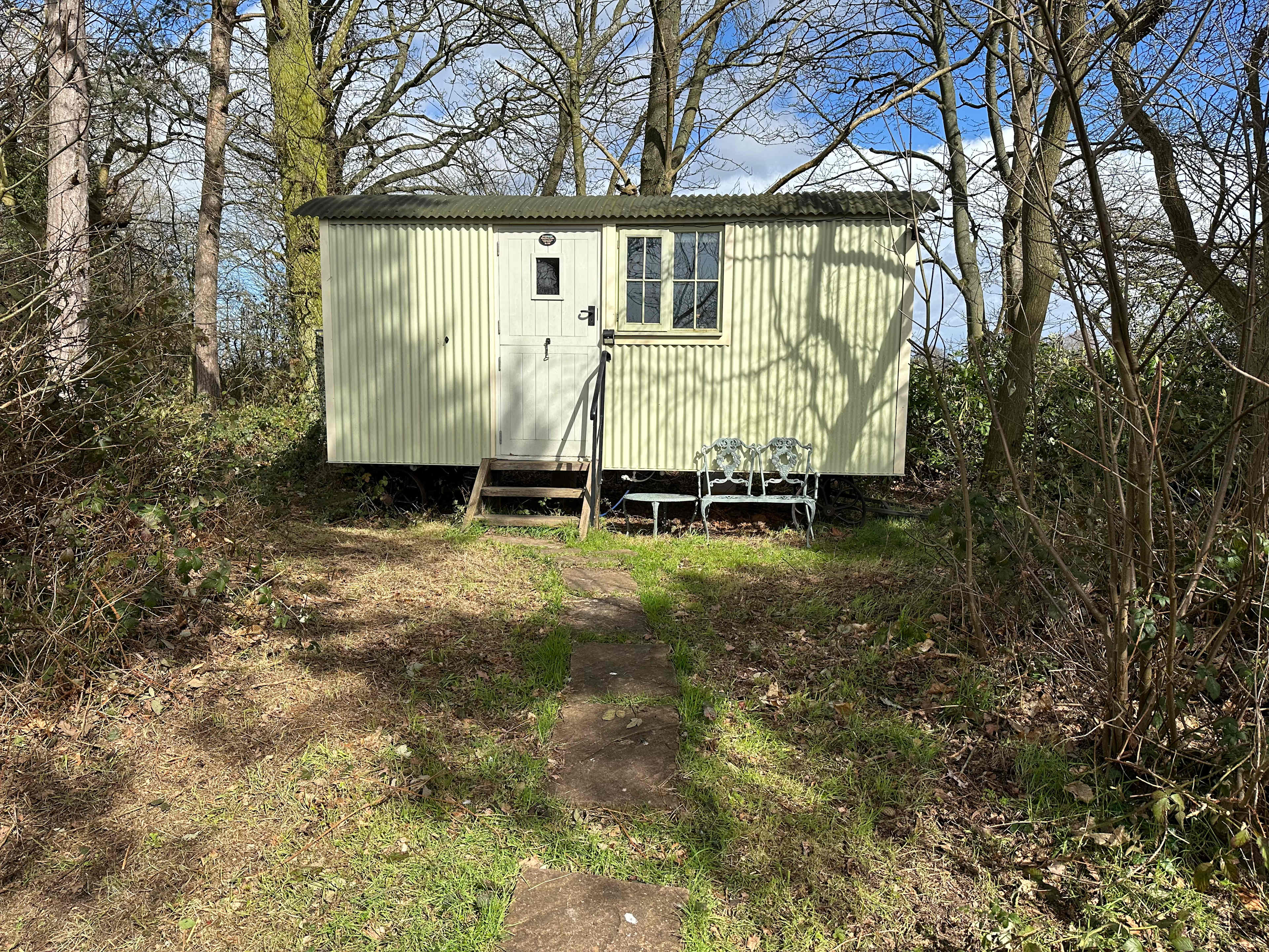 Larch’s Hideaway Hut