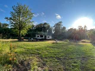 lots of room for campers or trailers