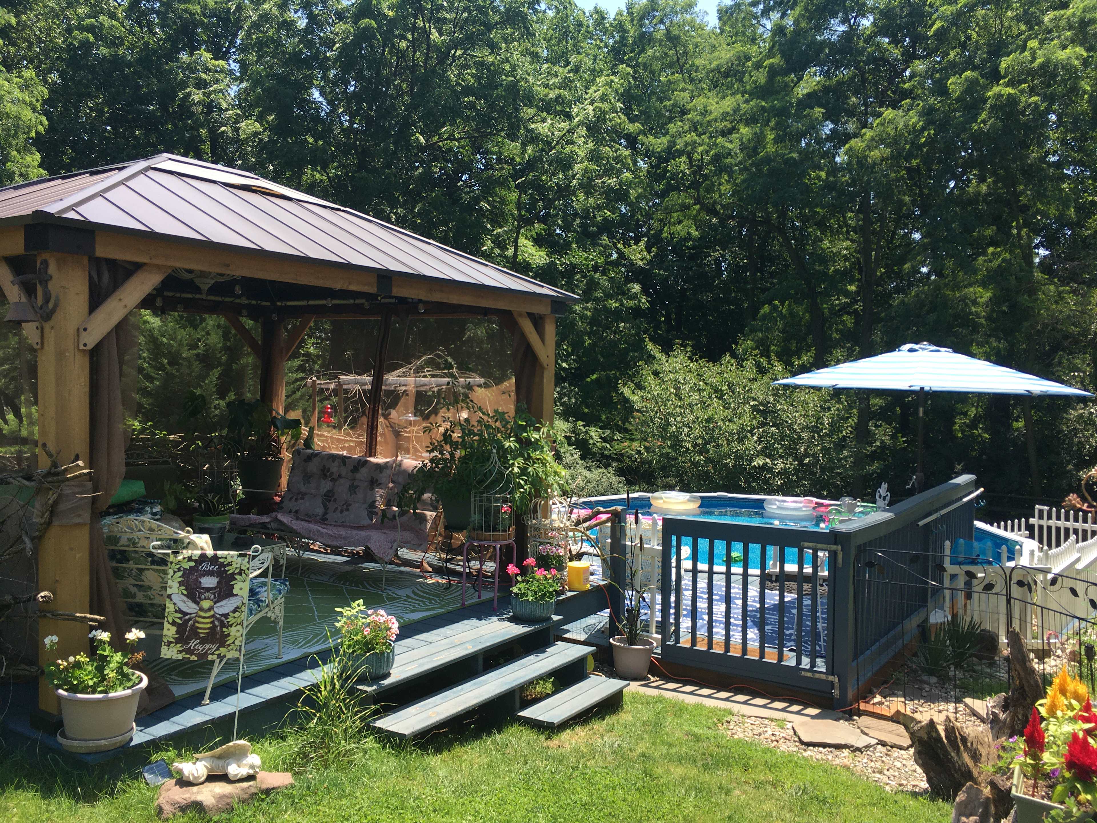 Violettas BackYard Hideout