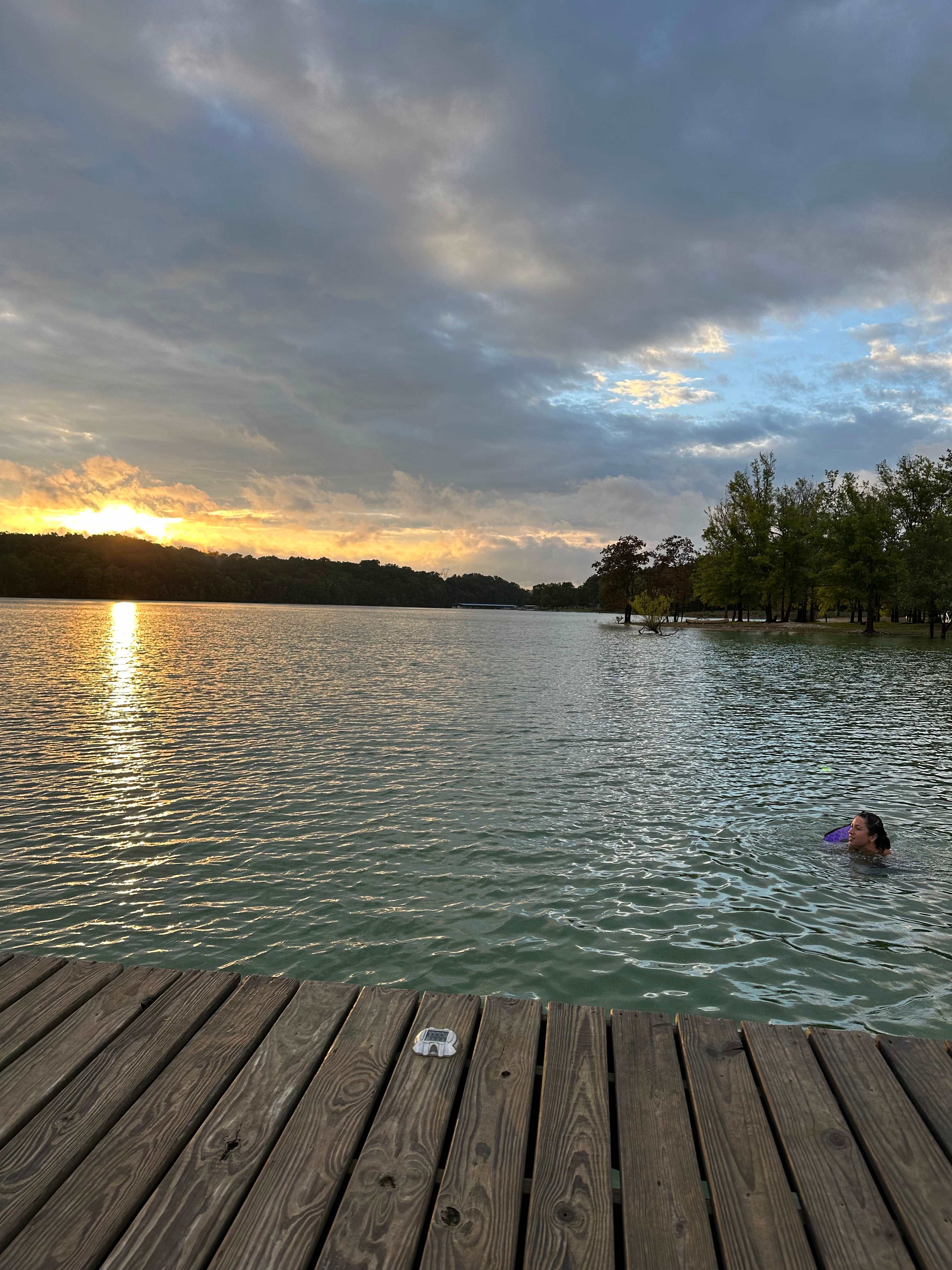 LAKESIDE GETAWAY ON DOUGLAS
