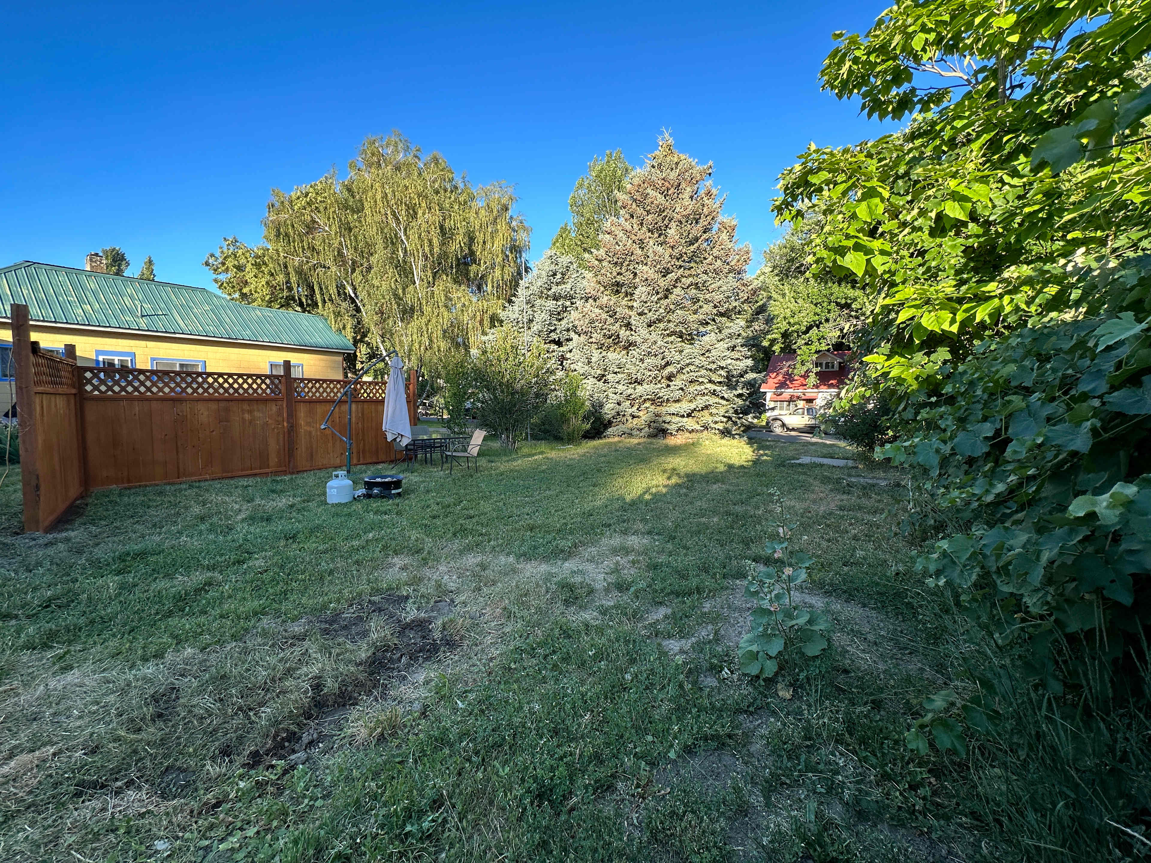 Quiet artistic Paonia stay.