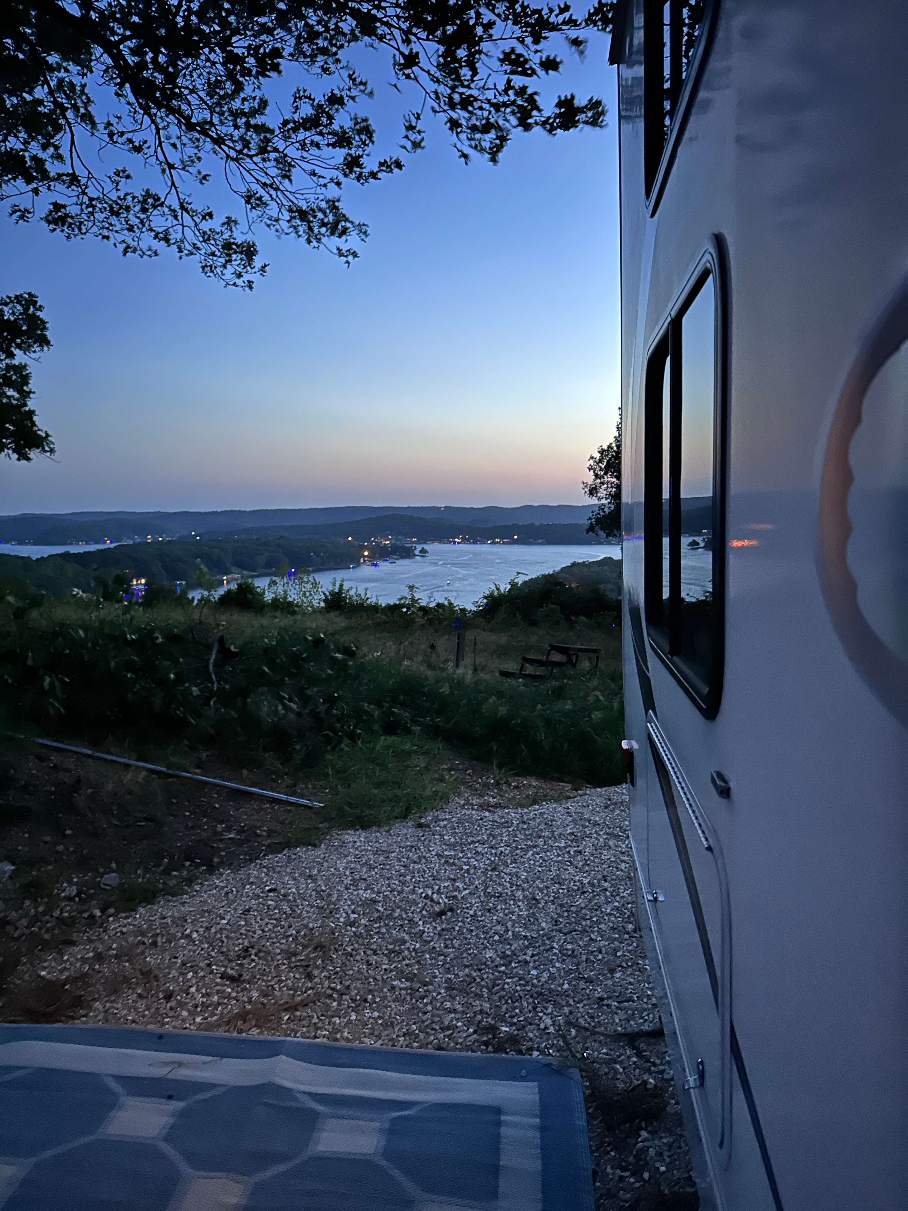 Clapping Oaks Campground & Lodging