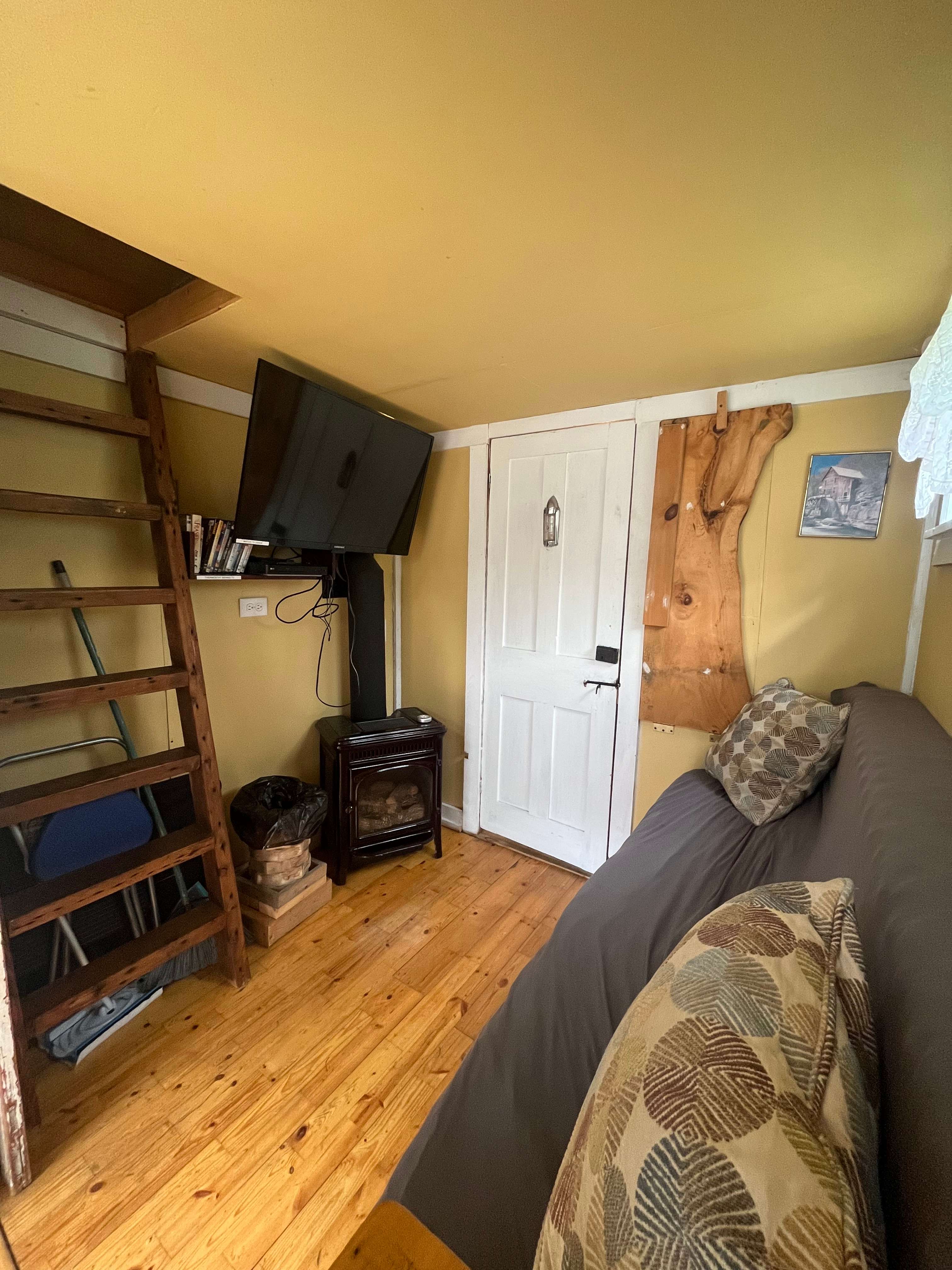 Vermont Rustic Tiny Home—Off Grid