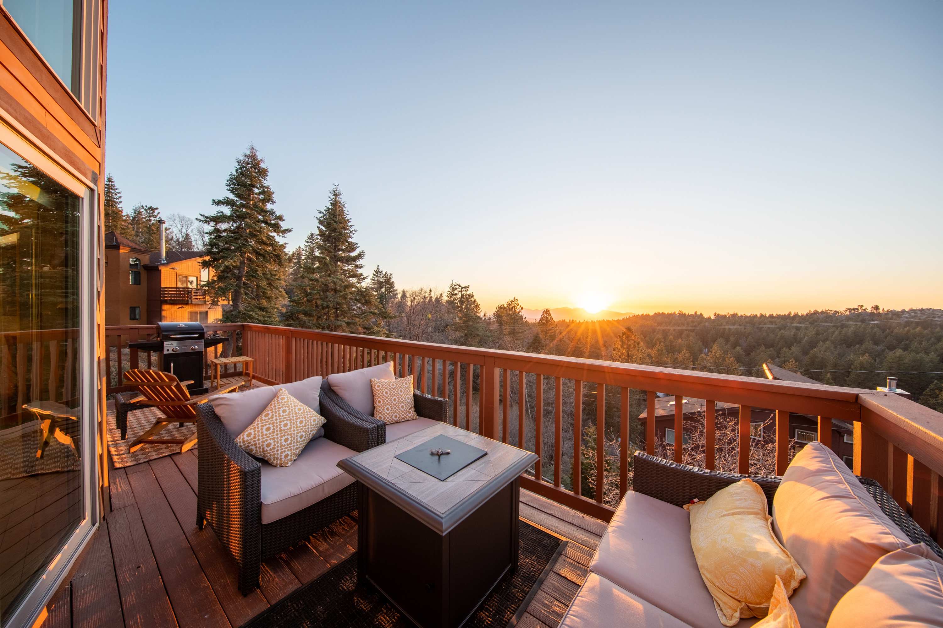 "The cabin had everything we needed for a comfortable stay for the weekend. The gave us clear instructions to check in. The views from the cabin we beautiful! I would definitely stay here again in the future." - Kristine, Oct 2022