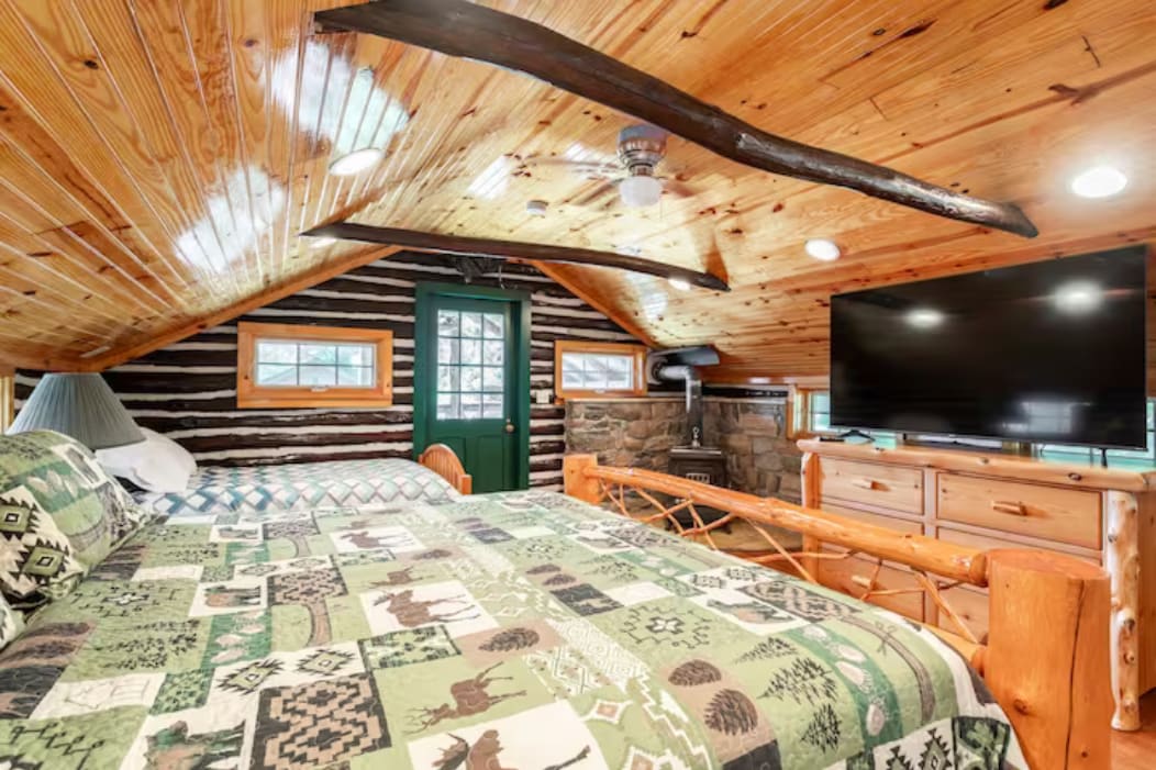 Camp David- 13 acres, Three Cabins