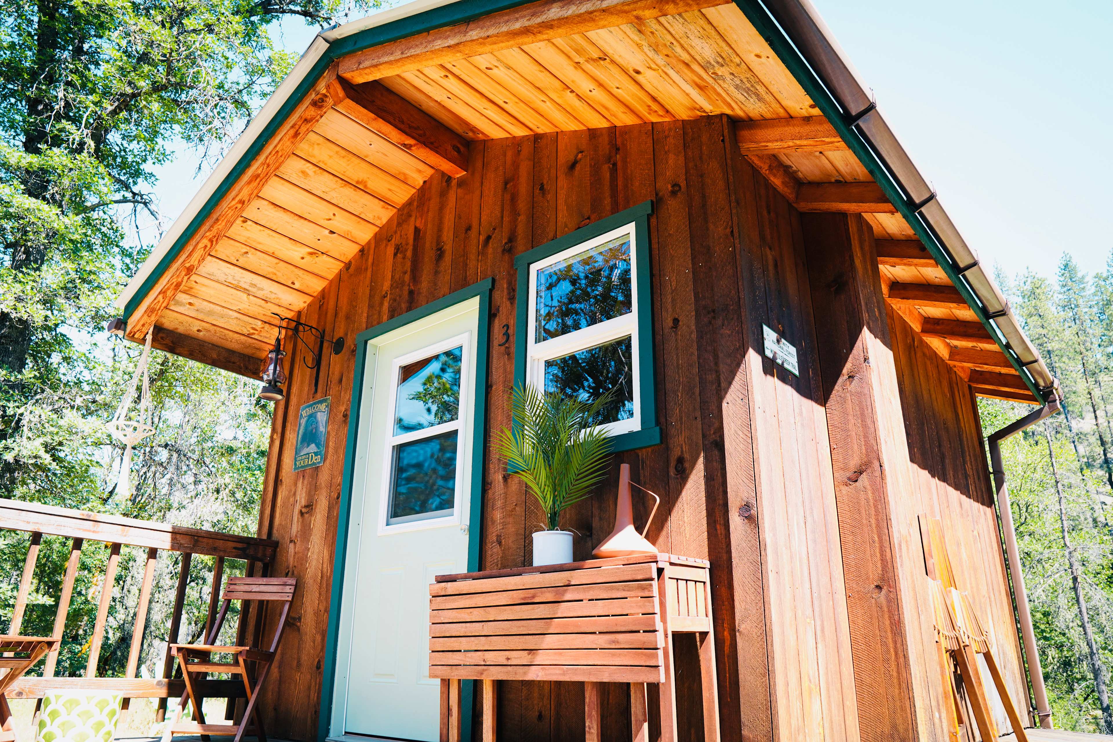 Luxurious & Unique Creek-side Cabin