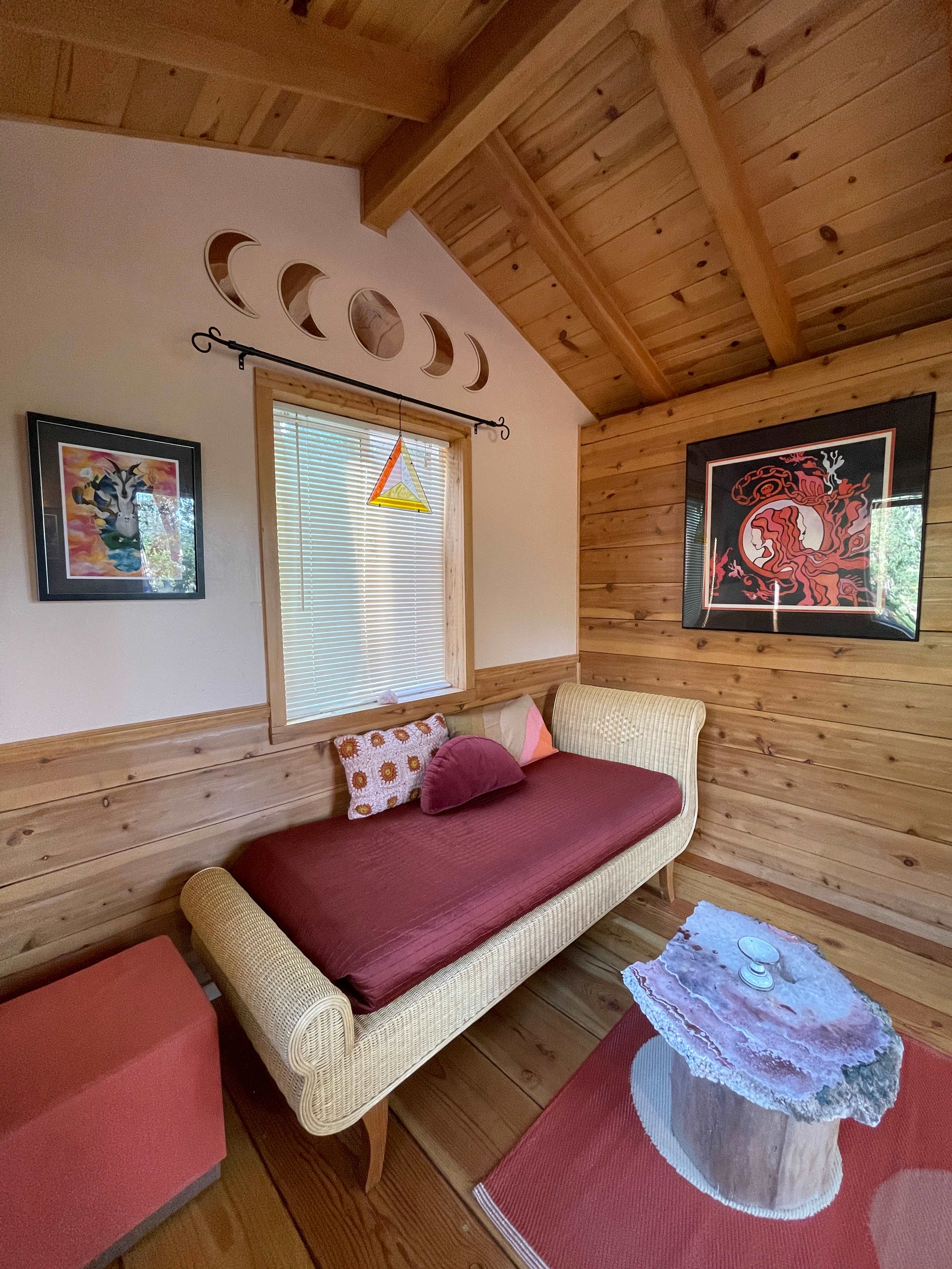 Luxurious & Unique Creek-side Cabin