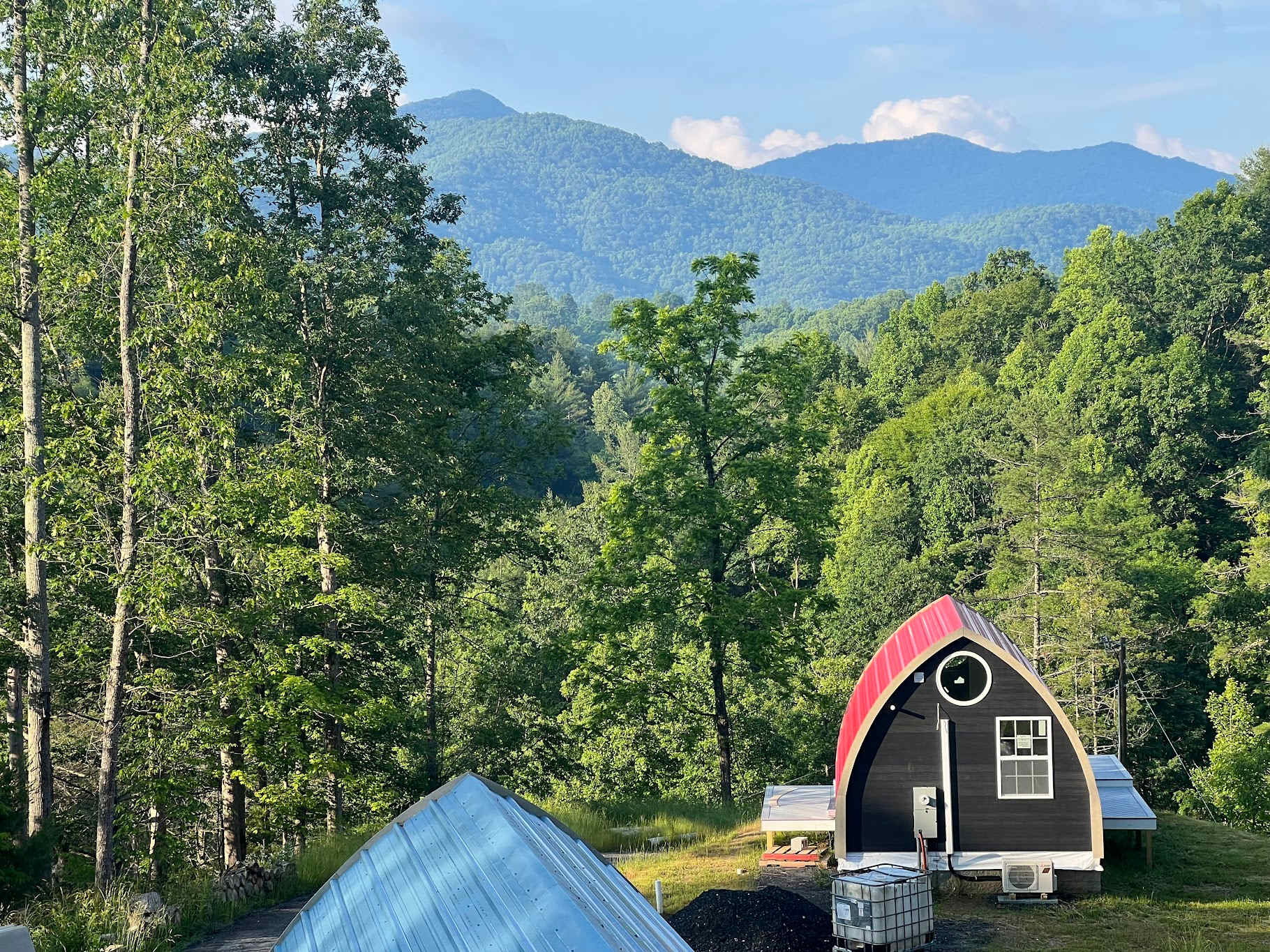 Romantic, hot tub, pet friendly