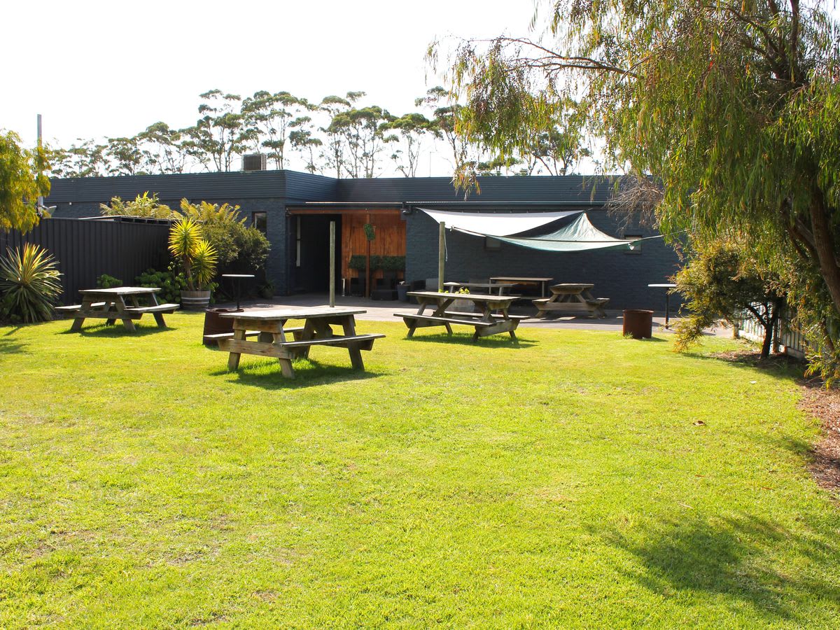 Rocky Cape Tavern and Caravan Park
