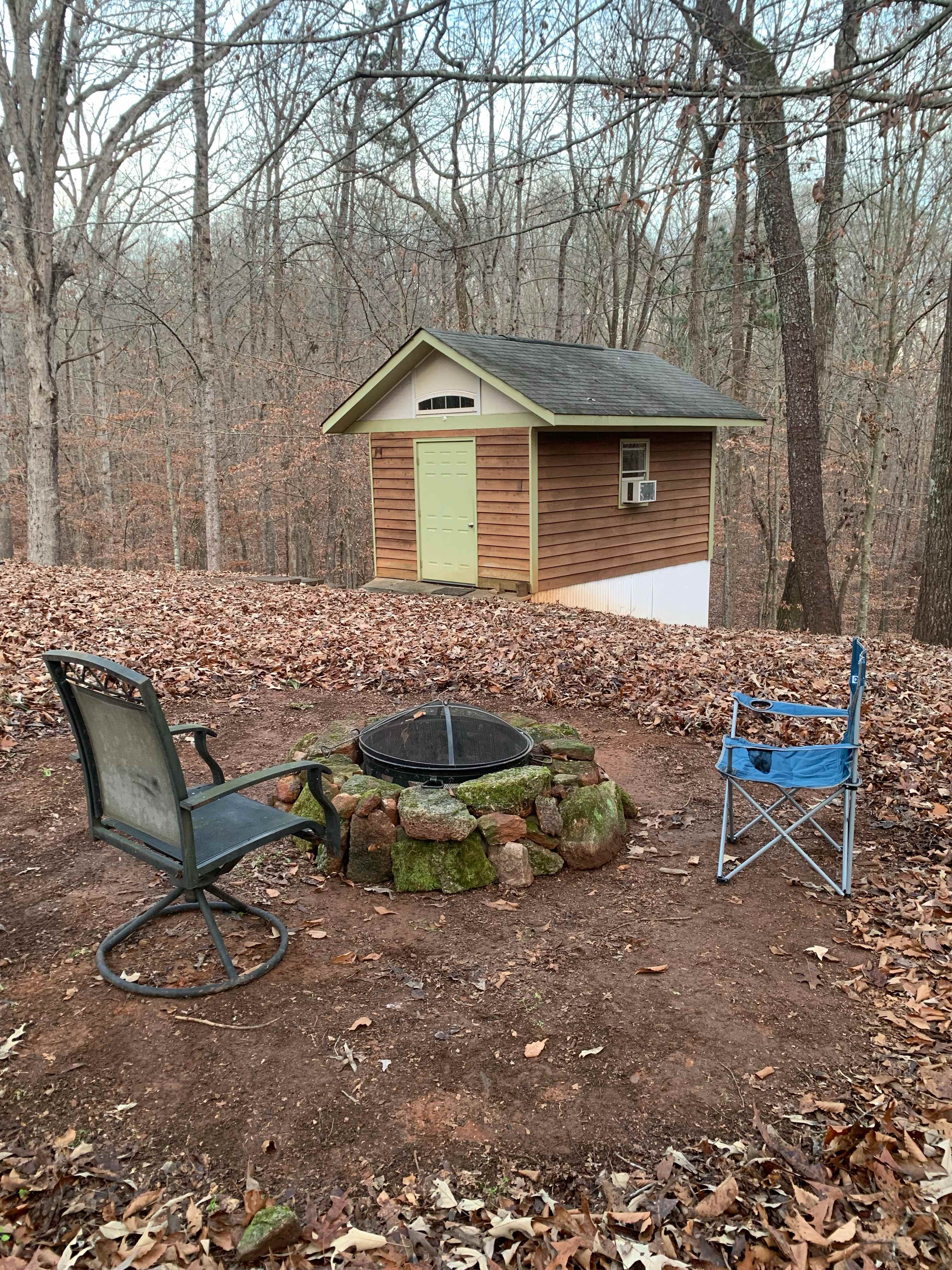 Cozy cabin by the woods