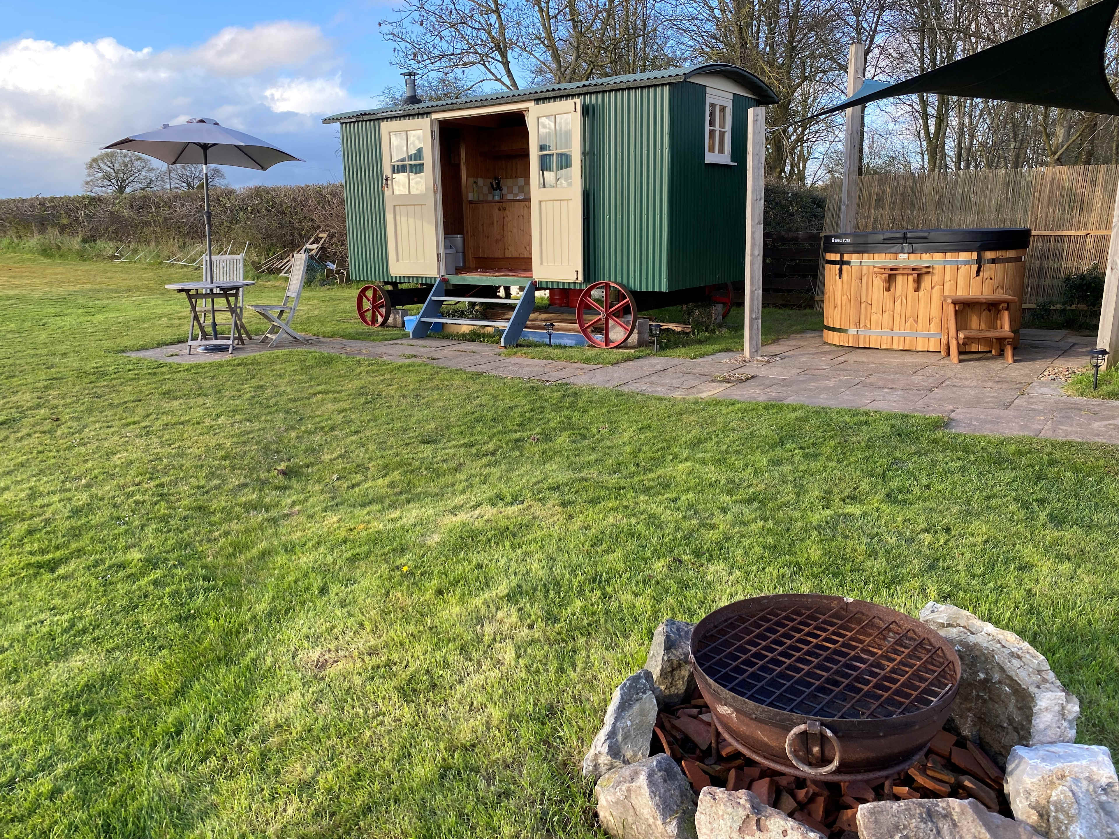 Luxury Hut, Hot Tub and Sauna