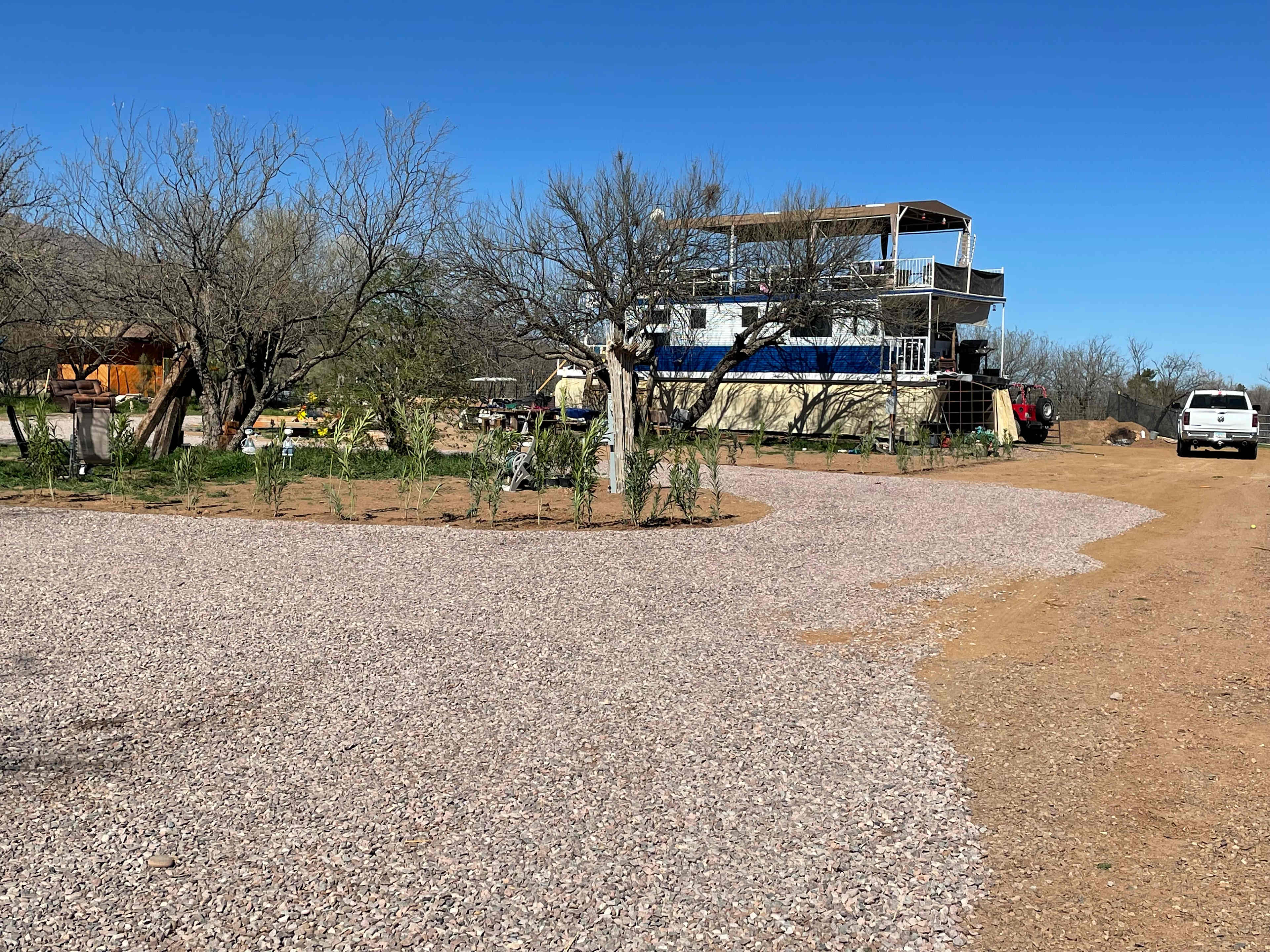 Our houseboat on land. 👍🏻😀
