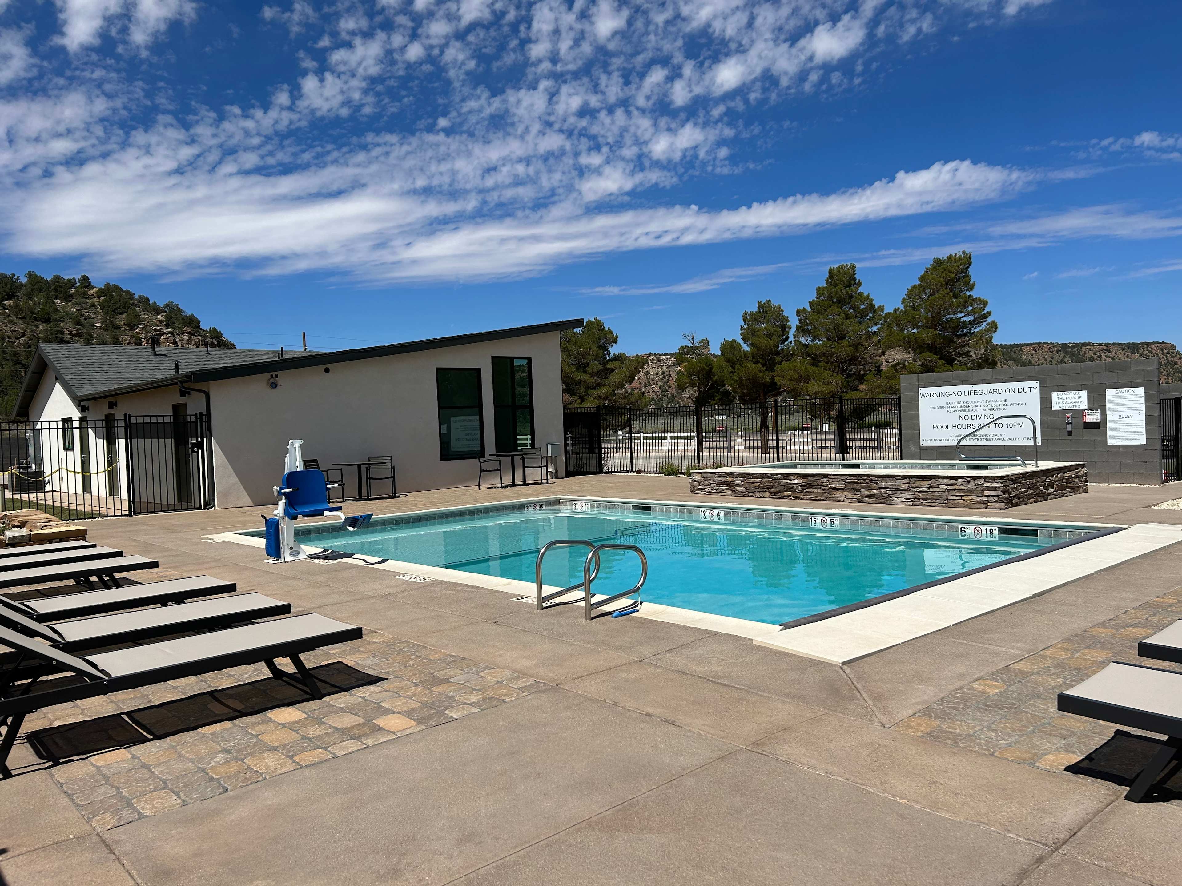 Unique 2 Bedroom on back of Zions